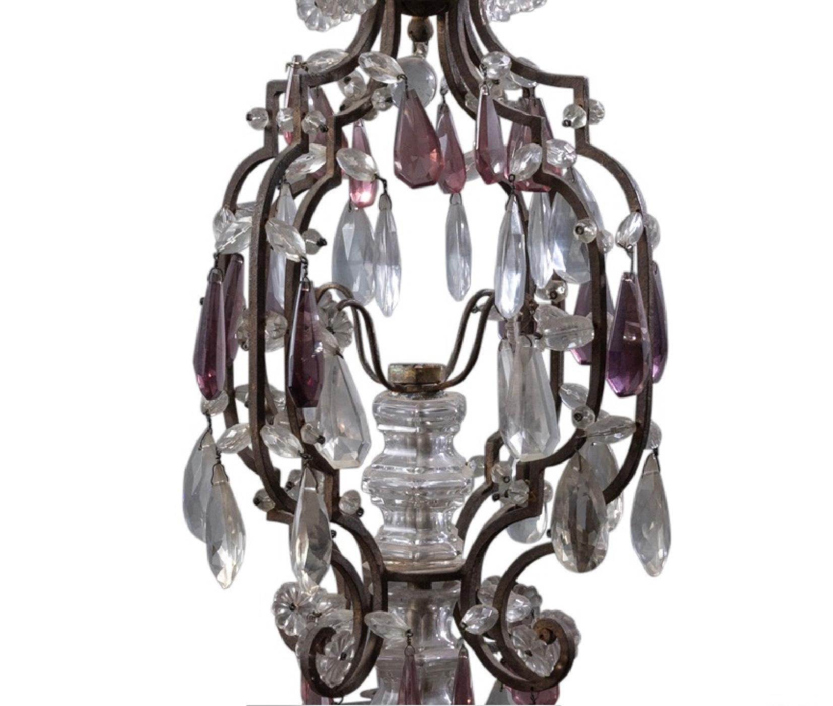 Français Lustre à huit lumières de style Louis XV en fer et verre taillé en vente