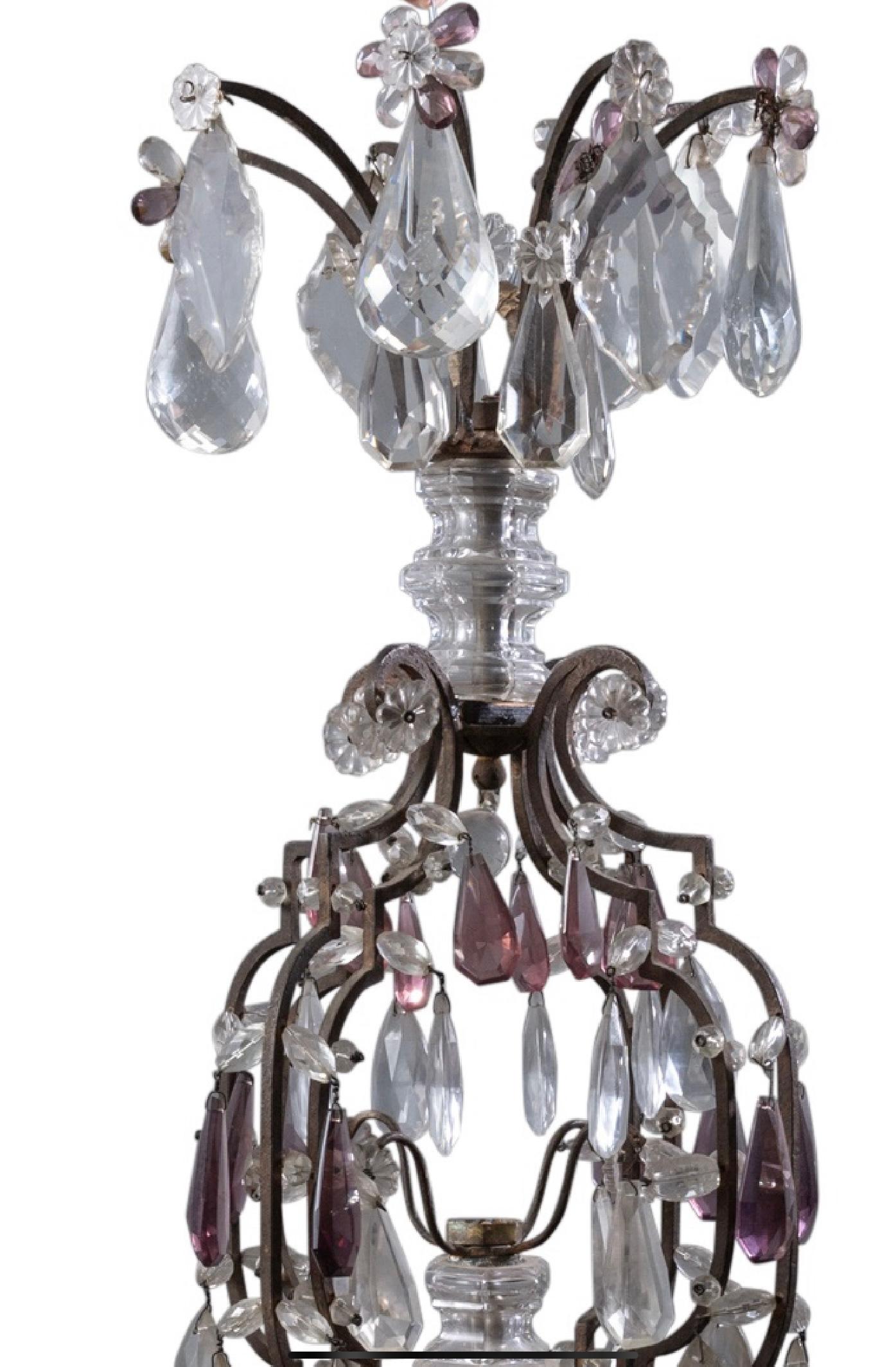 Verre Lustre à huit lumières de style Louis XV en fer et verre taillé en vente
