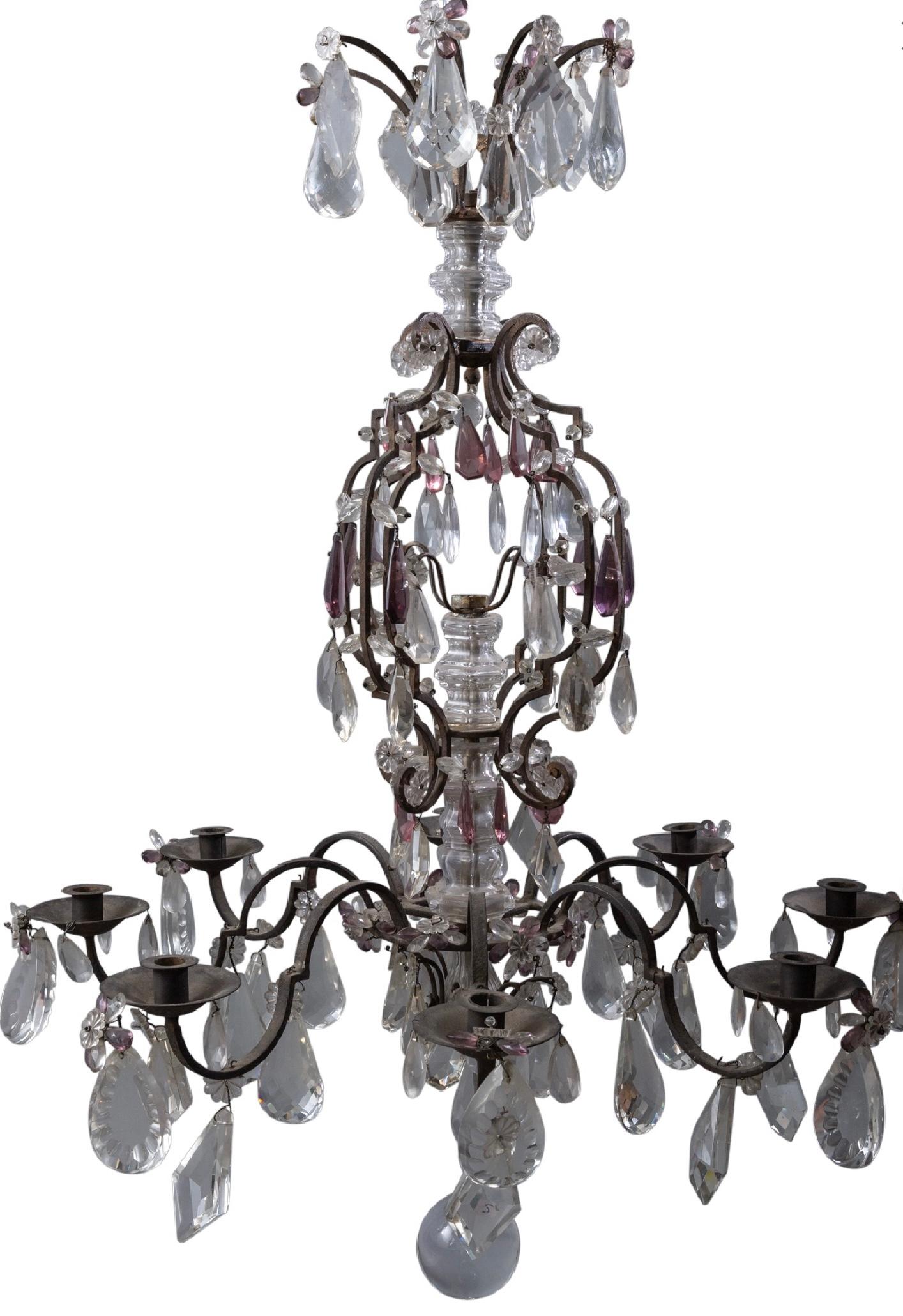 Lustre à huit lumières de style Louis XV en fer et verre taillé en vente 3