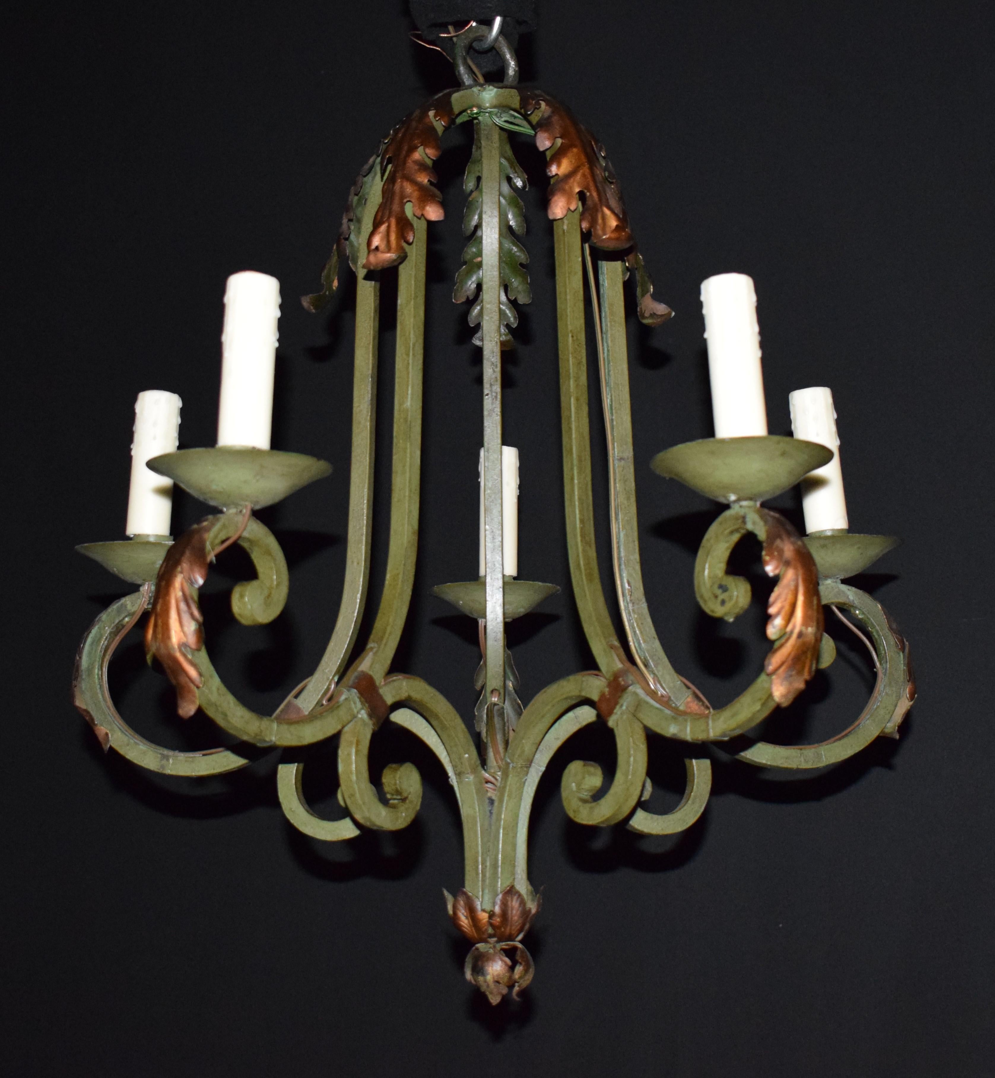A fine simple and elegant iron chandelier. Painted and partially gilt.

 France, circa 1920. 

Dimensions:
H 25.5