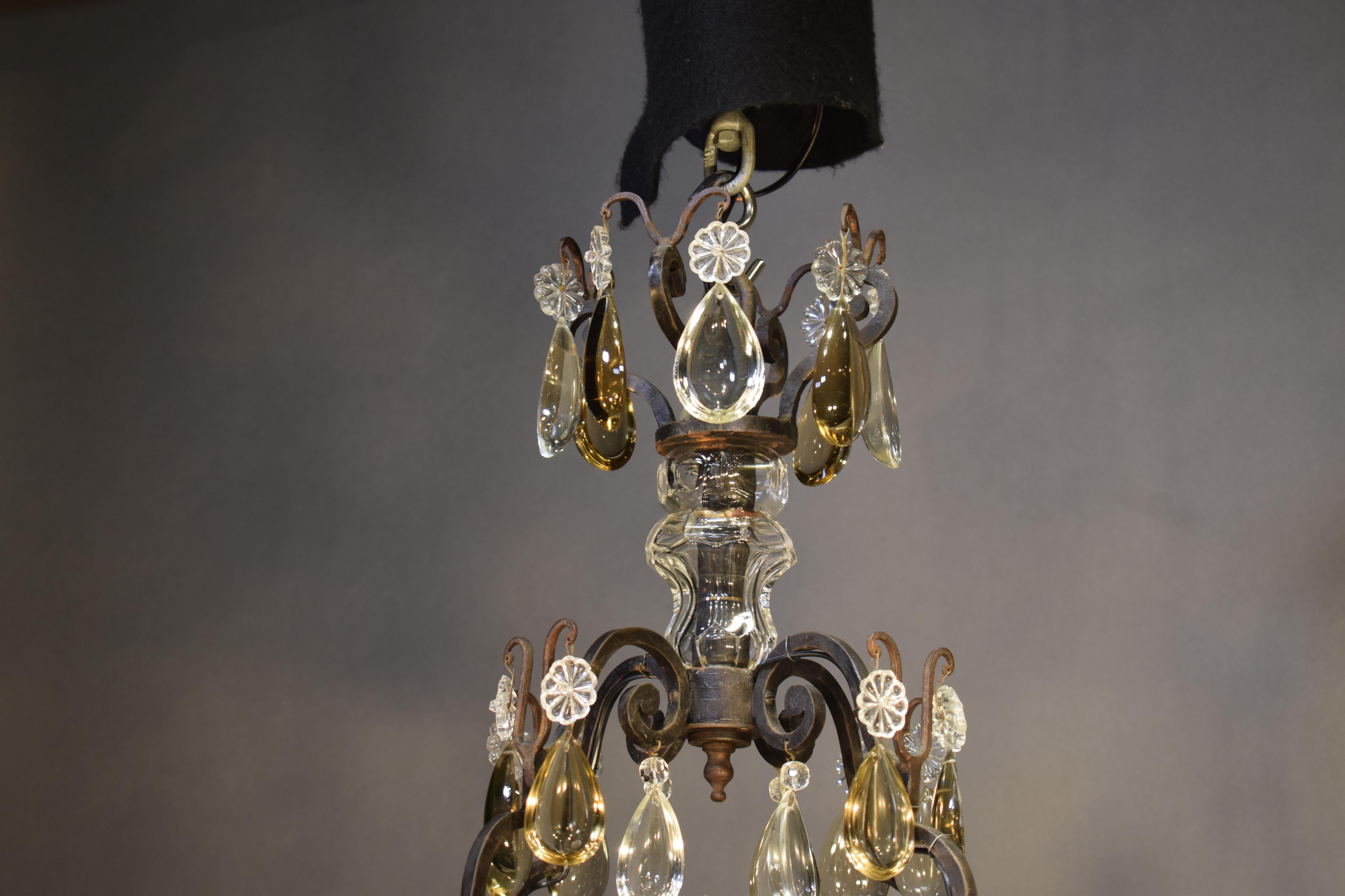 Kronleuchter aus Eisen und Kristall im Louis-XV-Stil im Angebot 2