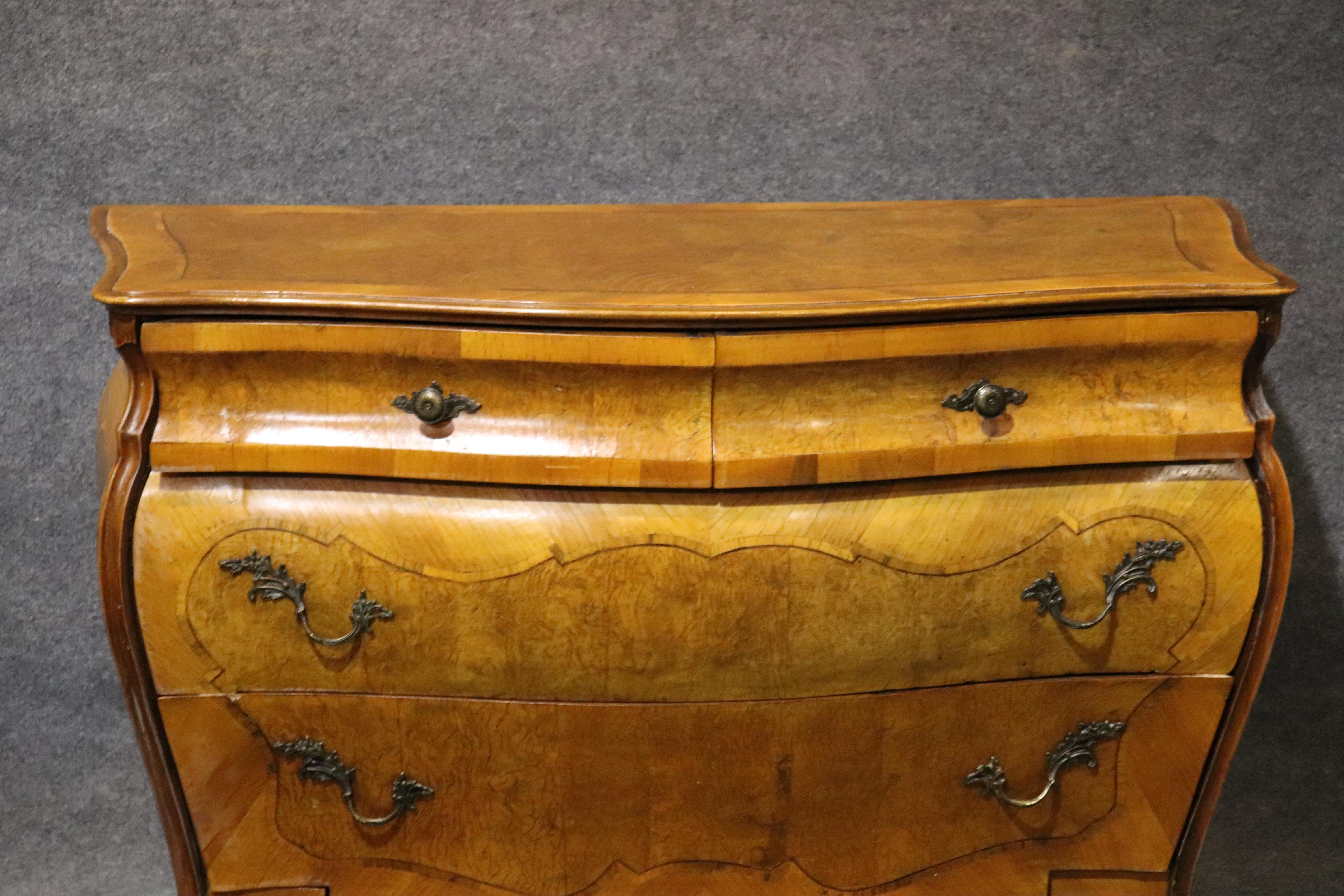 Louis XV Style Italian Burled Olivewood Provincial Commode Dresser, circa 1940 In Good Condition In Swedesboro, NJ