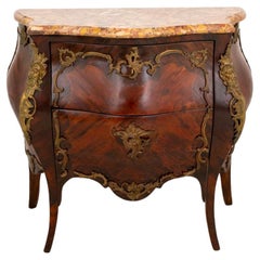 Coffre à bombes en bois de roi et marbre de style Louis XV