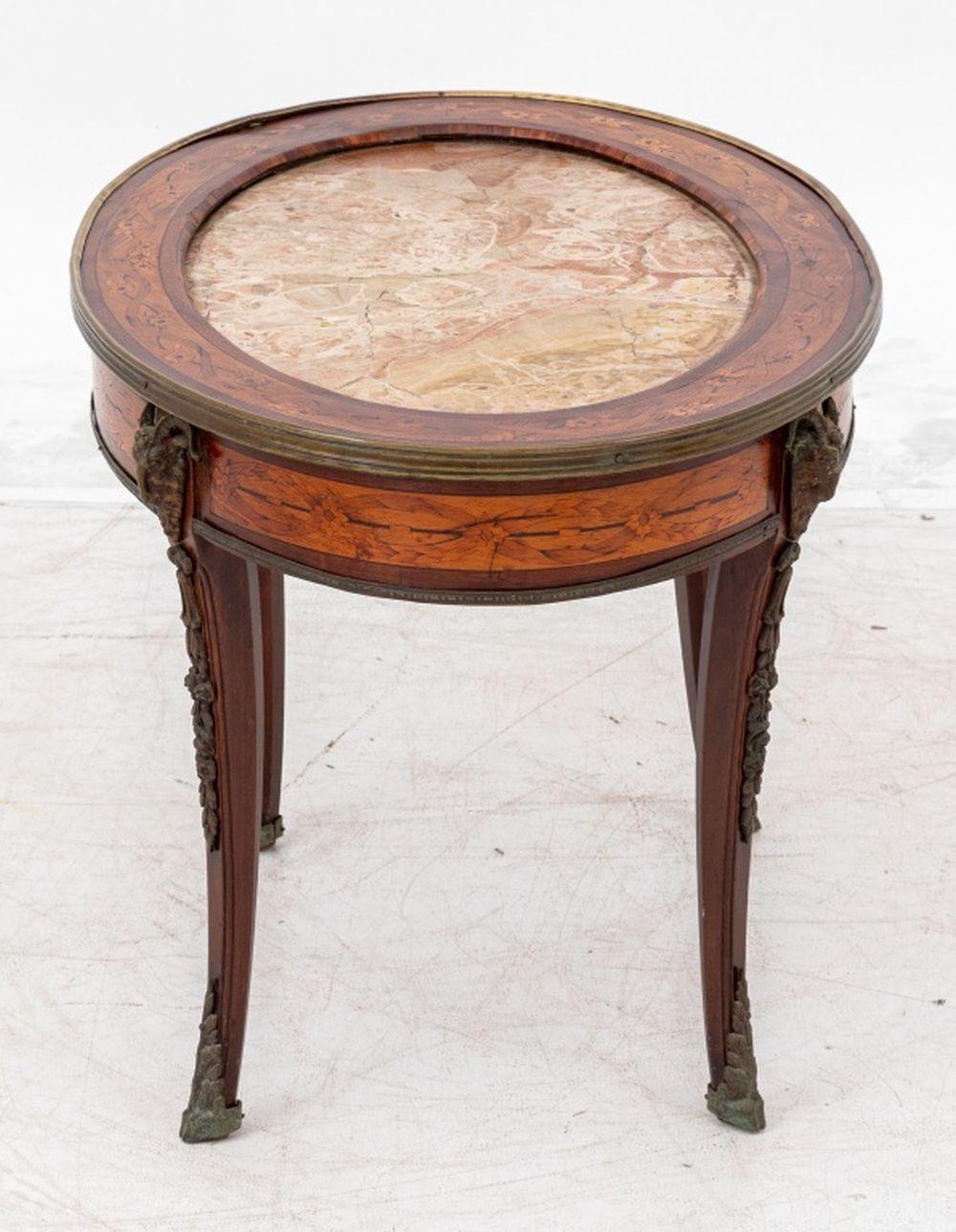 Tavolino da caffè in legno di Re e marmo in stile Luigi XV In condizioni buone in vendita a Astoria, NY