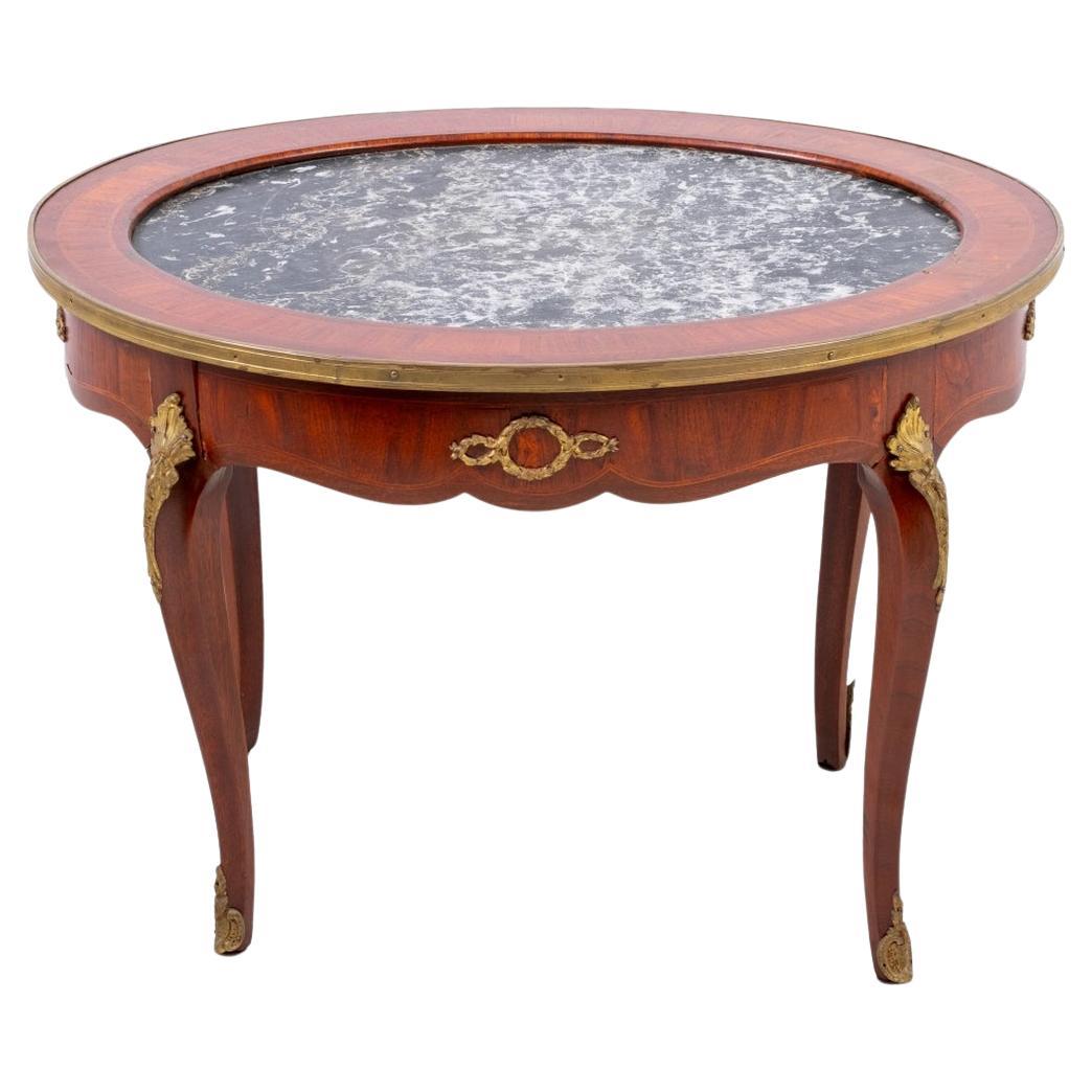 Ovaler niedriger Tisch aus Königsholz und Marmor im Stil Louis XV