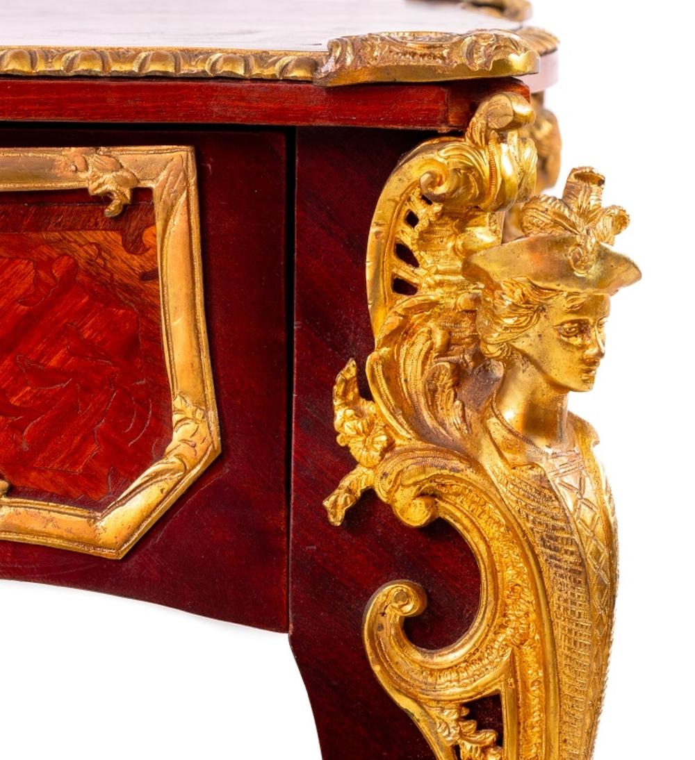 Louis XV Stil Königsholz und Intarsien Bureau Plat (Louis XV.) im Angebot