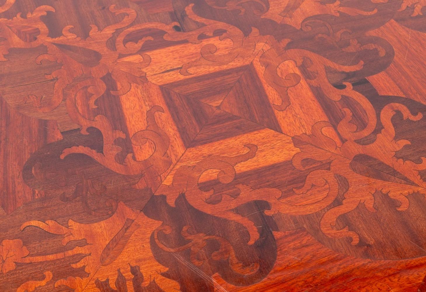Louis XV Stil Königsholz und Intarsien Bureau Plat (Französisch) im Angebot