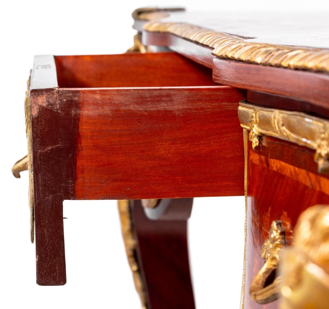 Louis XV Stil Königsholz und Intarsien Bureau Plat (20. Jahrhundert) im Angebot