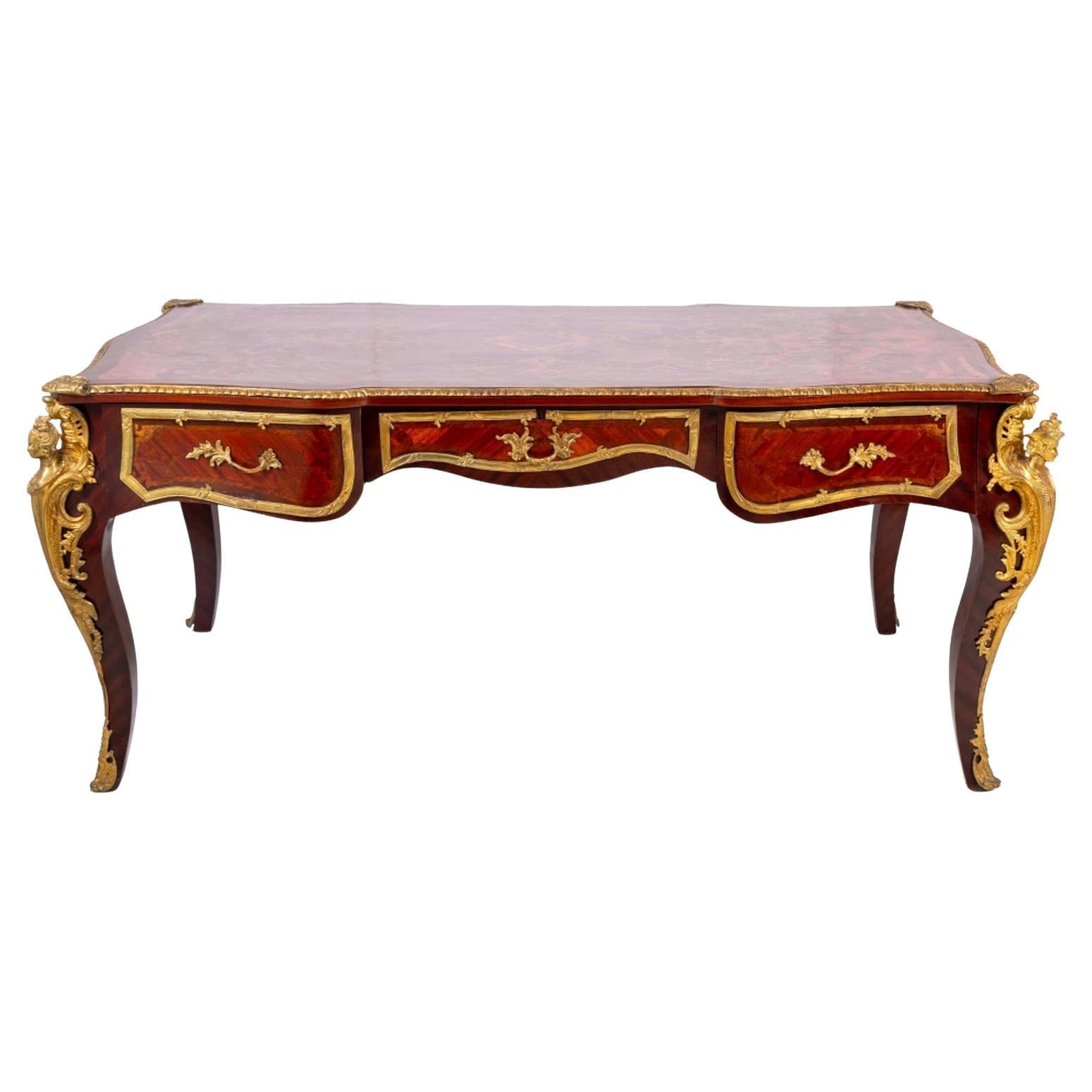 Bureau Plat de madera de rey y marquetería estilo Luis XV