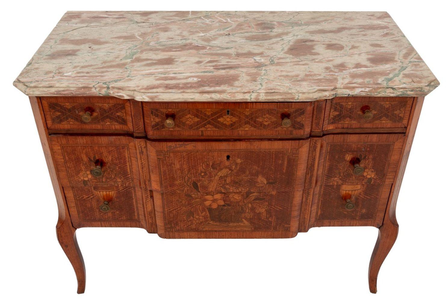 Louis XV Style Kingwood and Marquetry Commode In Good Condition For Sale In Astoria, NY