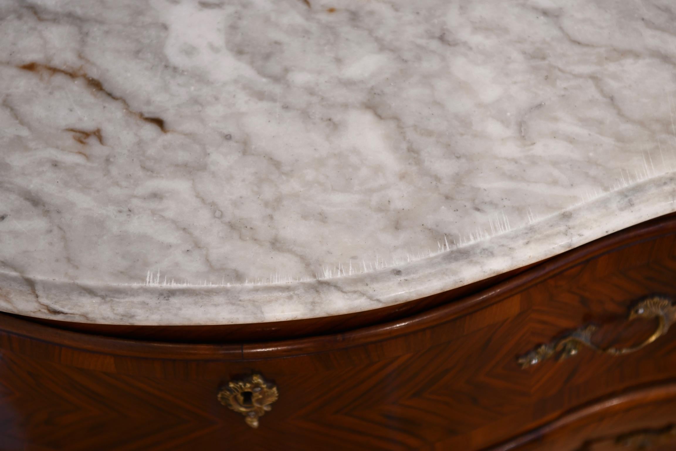 Louis XV Style Kingwood Marble Top Bombe Commode In Good Condition In Brooklyn, NY