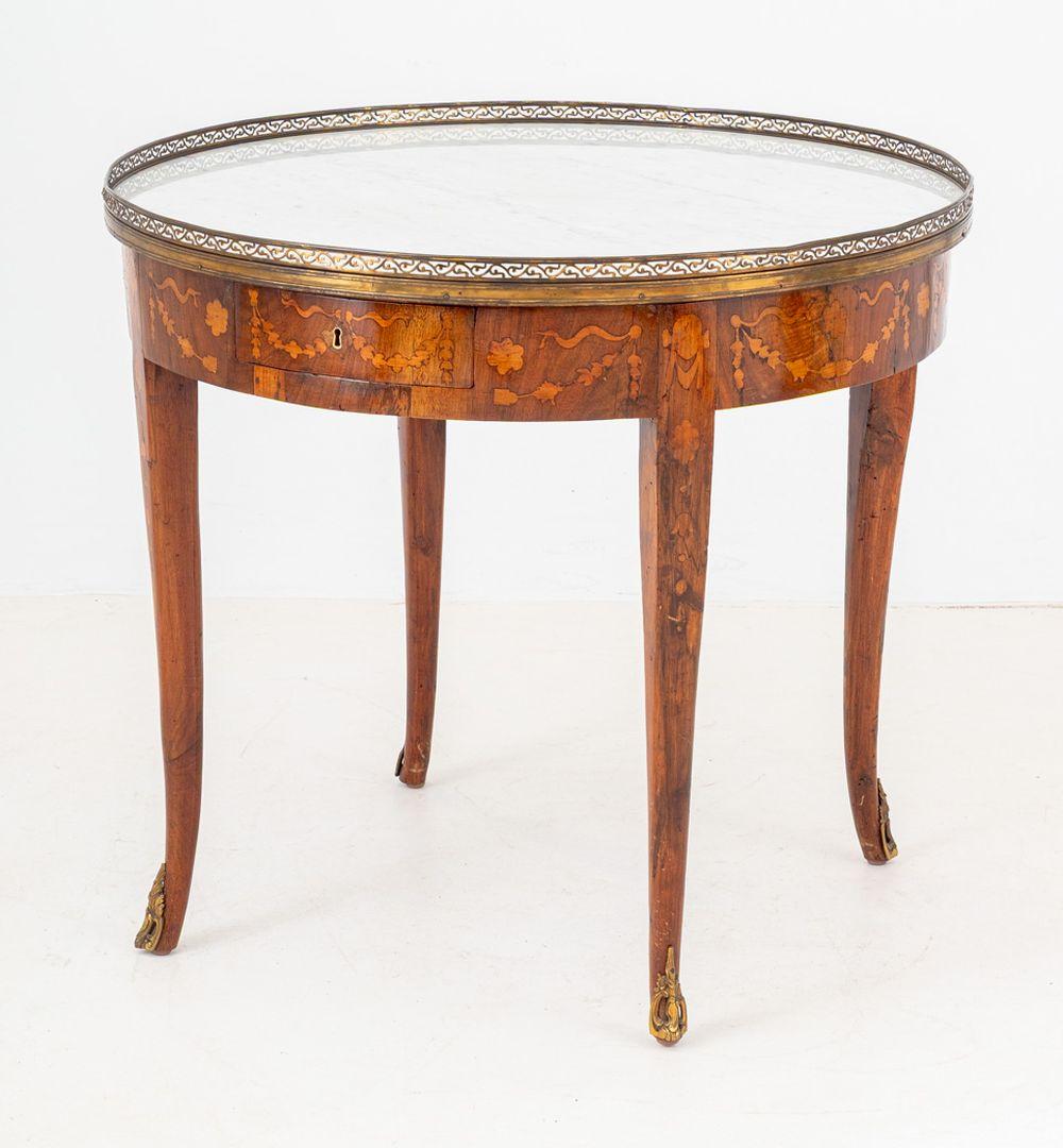 Français Louis XV Style Kingwood Marquetry Bouillotte Table en vente