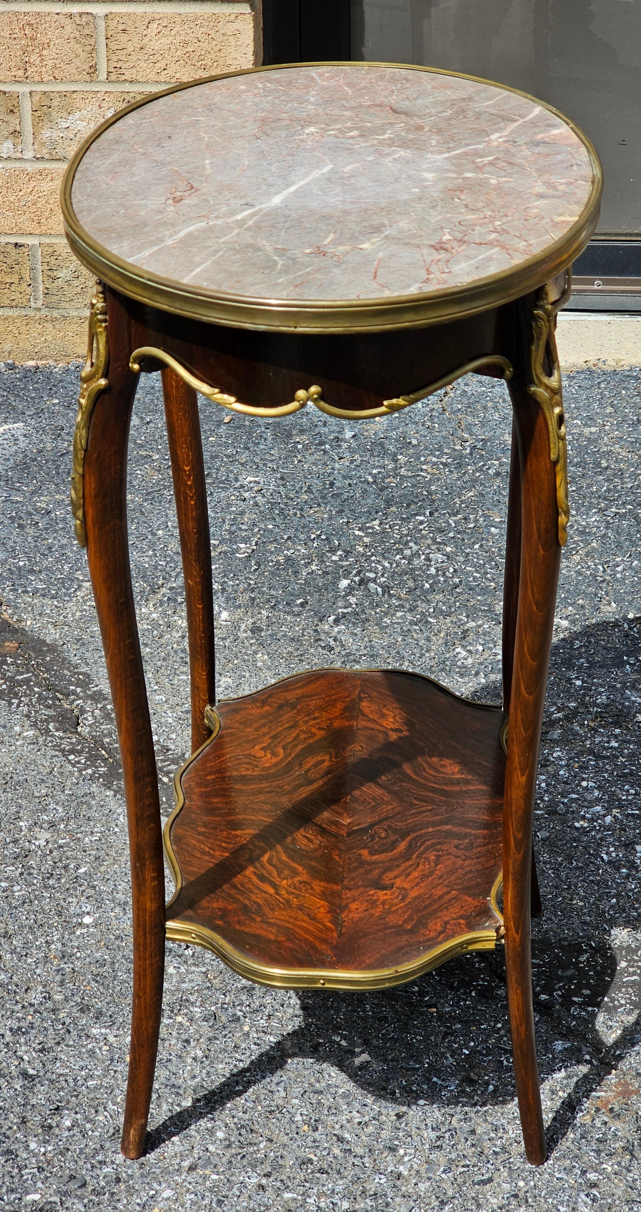 Louis XV Stil Kingwood Parkett und Marmorplatte Oval Tisch Ambulant (amerikanisch) im Angebot
