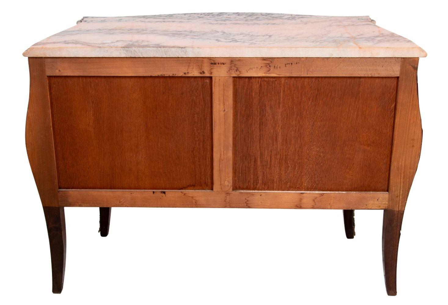 Dorato Louis XV Style Kingwood Parquetry Bombe Commode in vendita