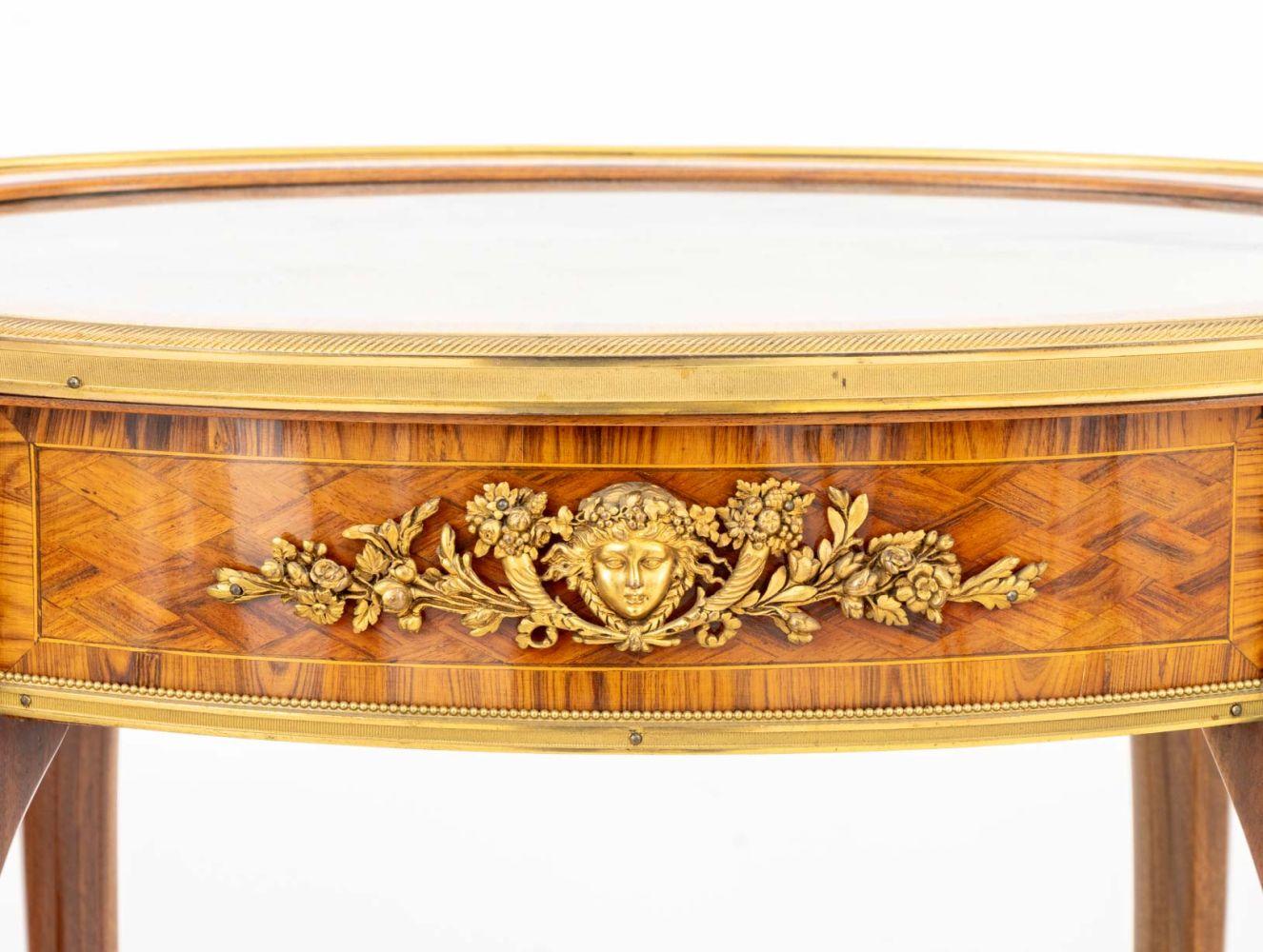 Mesa expositora de parquet de madera de rey estilo Luis XV Francés en venta