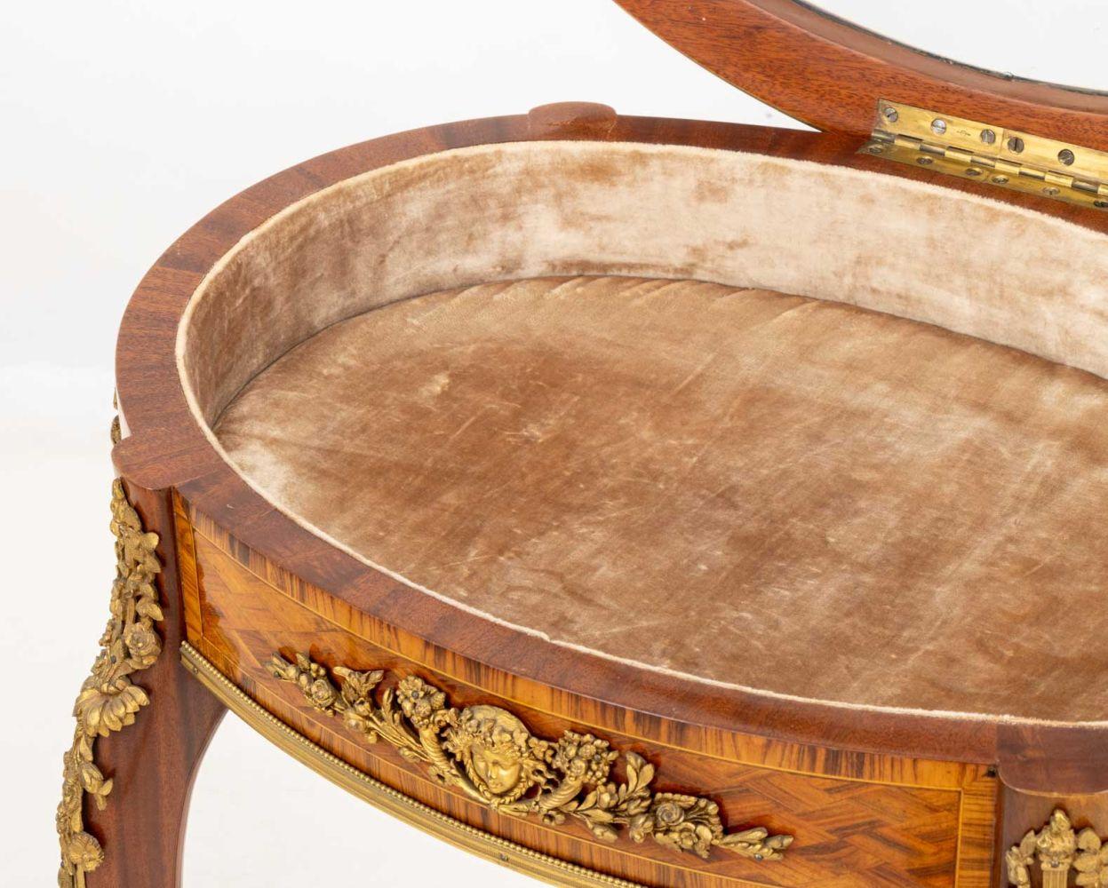 Mesa expositora de parquet de madera de rey estilo Luis XV siglo XIX en venta