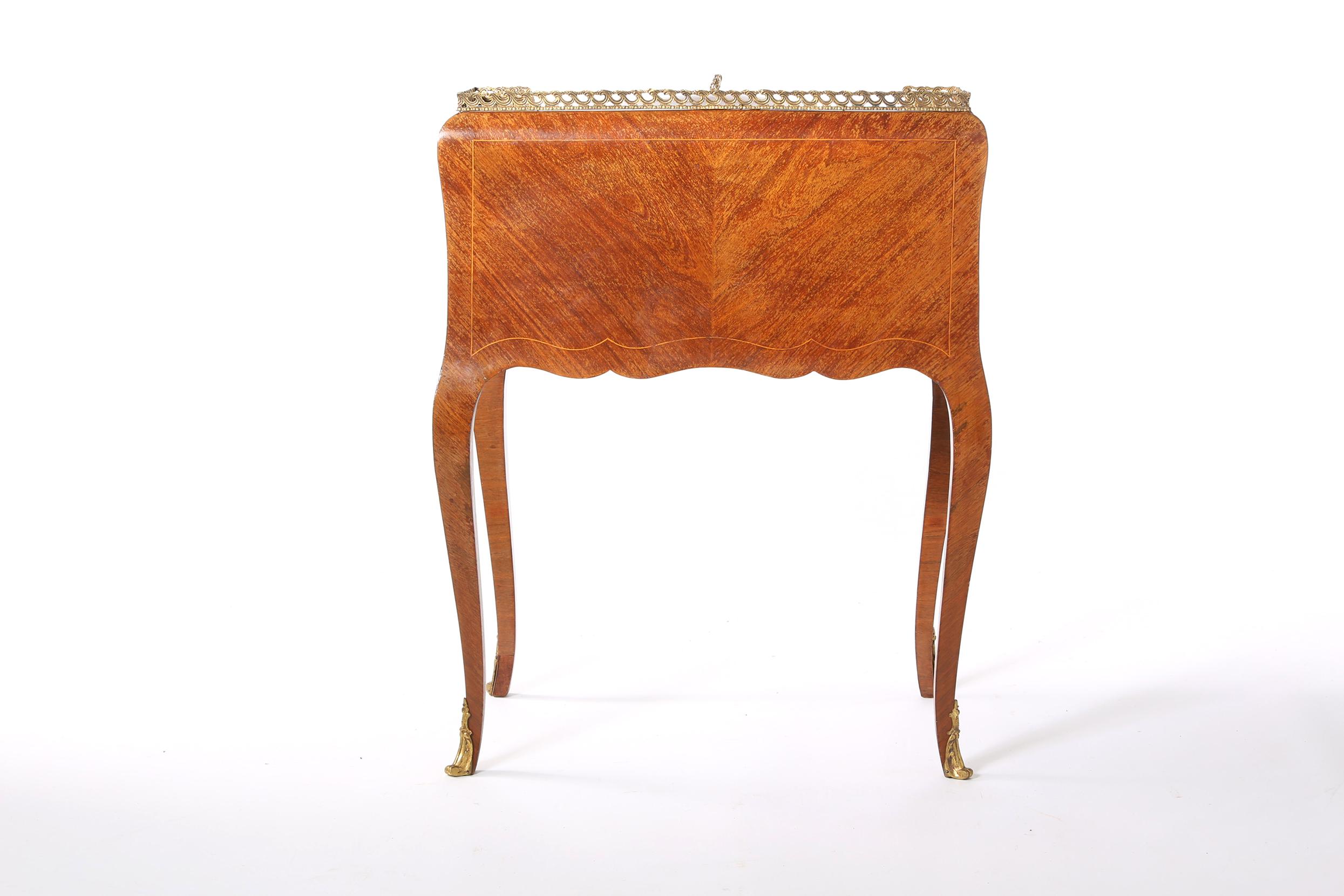 Louis XV Style Ladies Writing Desk / Marquetry Details For Sale 1