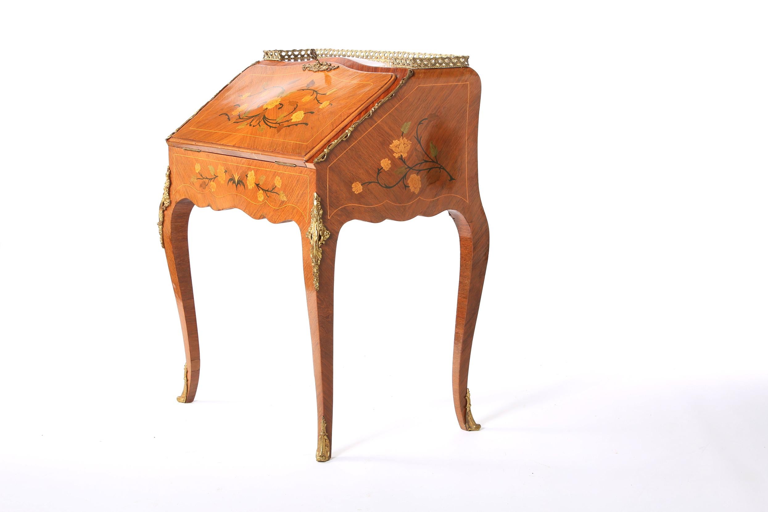 Louis XV Style Ladies Writing Desk / Marquetry Details For Sale 2