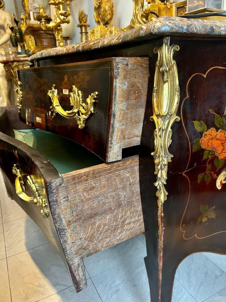 Louis XV Style Large Commode in Chinese Lacquer from the 19th Century For Sale 5