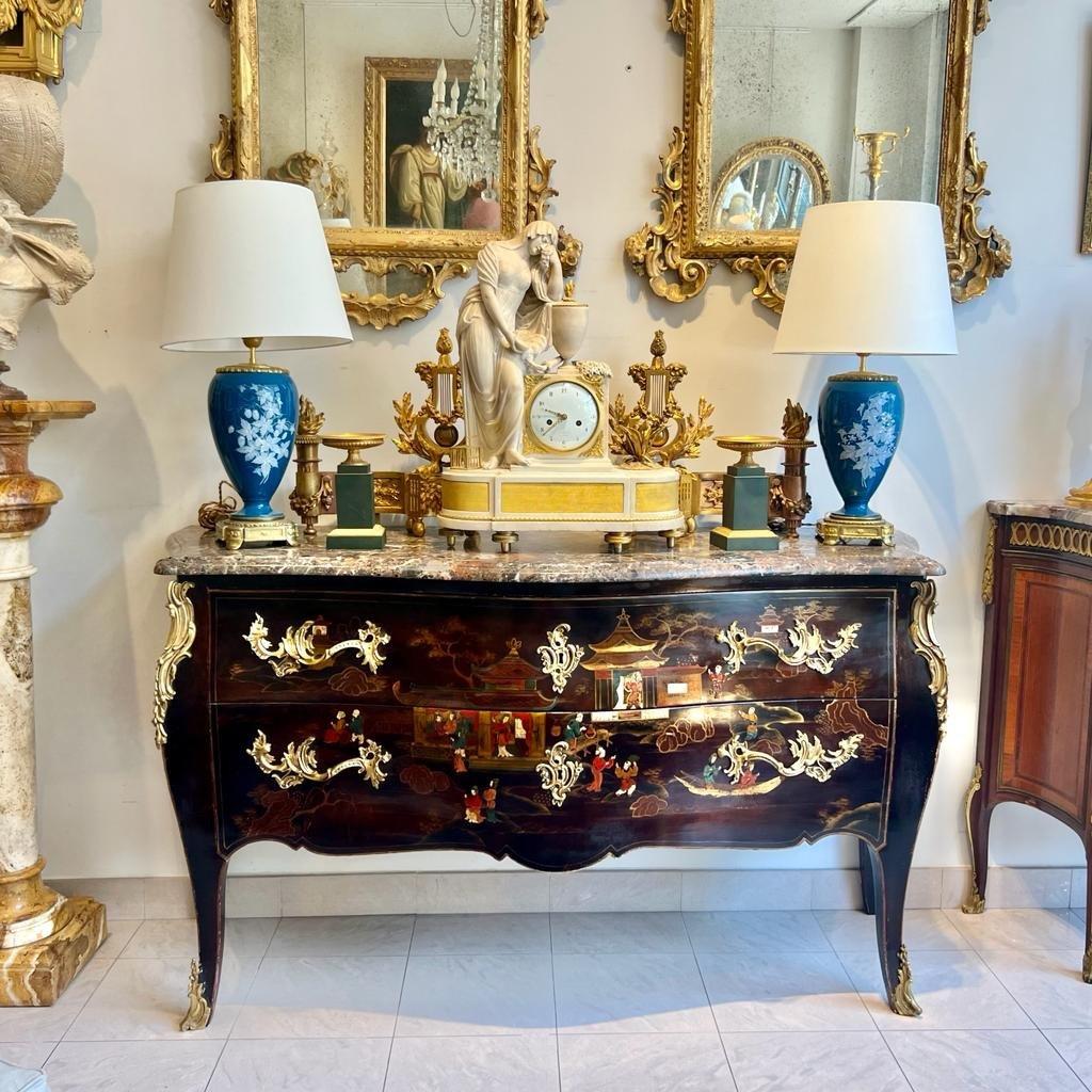 Louis XV Style Large Commode in Chinese Lacquer from the 19th Century For Sale 6