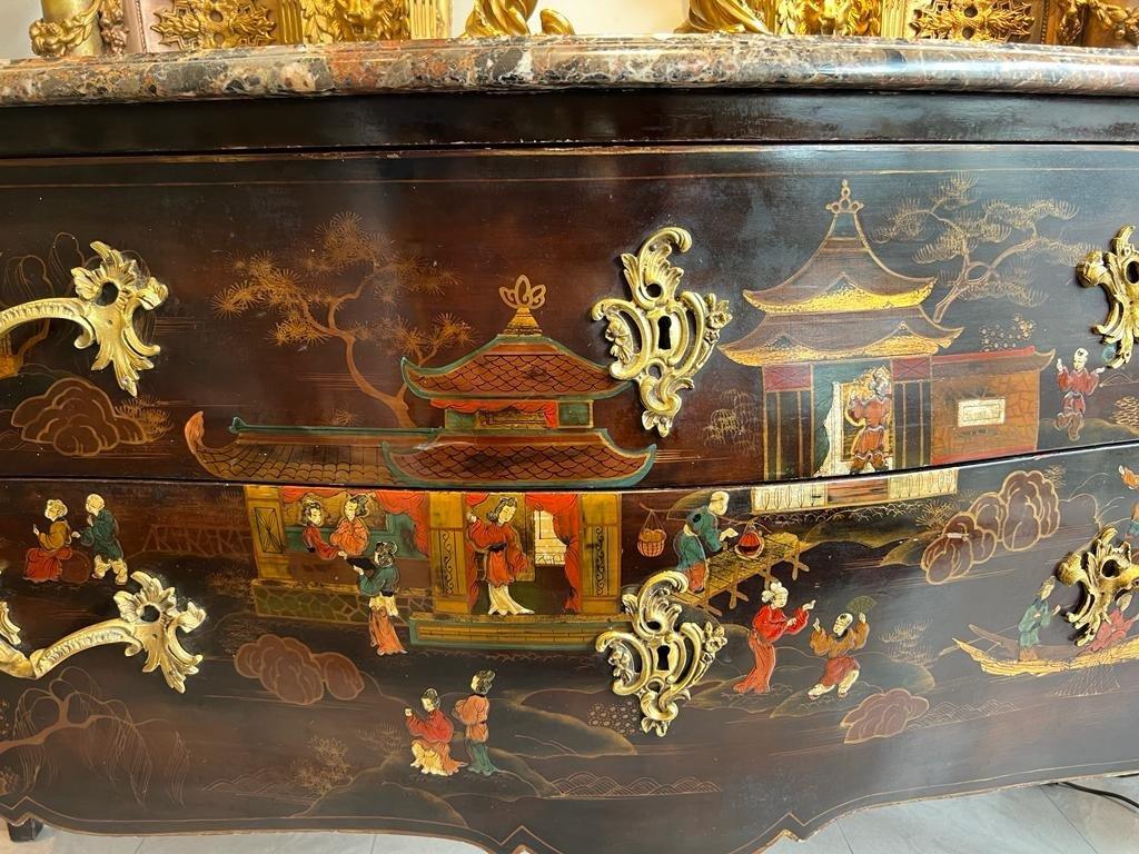 Gilt Louis XV Style Large Commode in Chinese Lacquer from the 19th Century For Sale