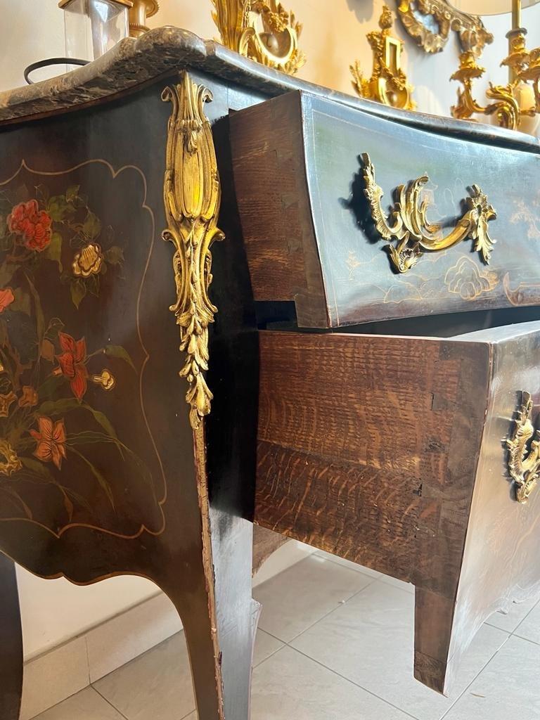 Bronze Louis XV Style Large Commode in Chinese Lacquer from the 19th Century For Sale