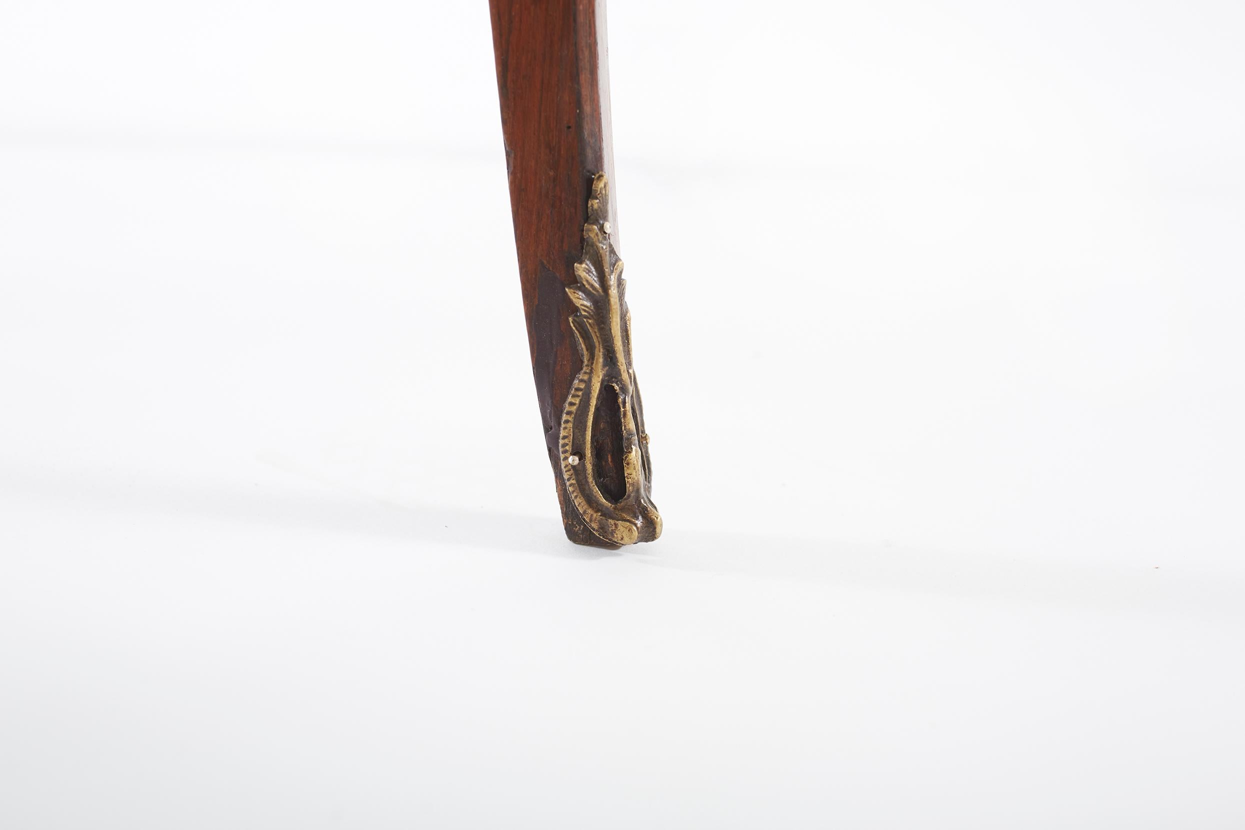Schreibtisch für Damen im Stil Louis XV. aus Leder im Angebot 2