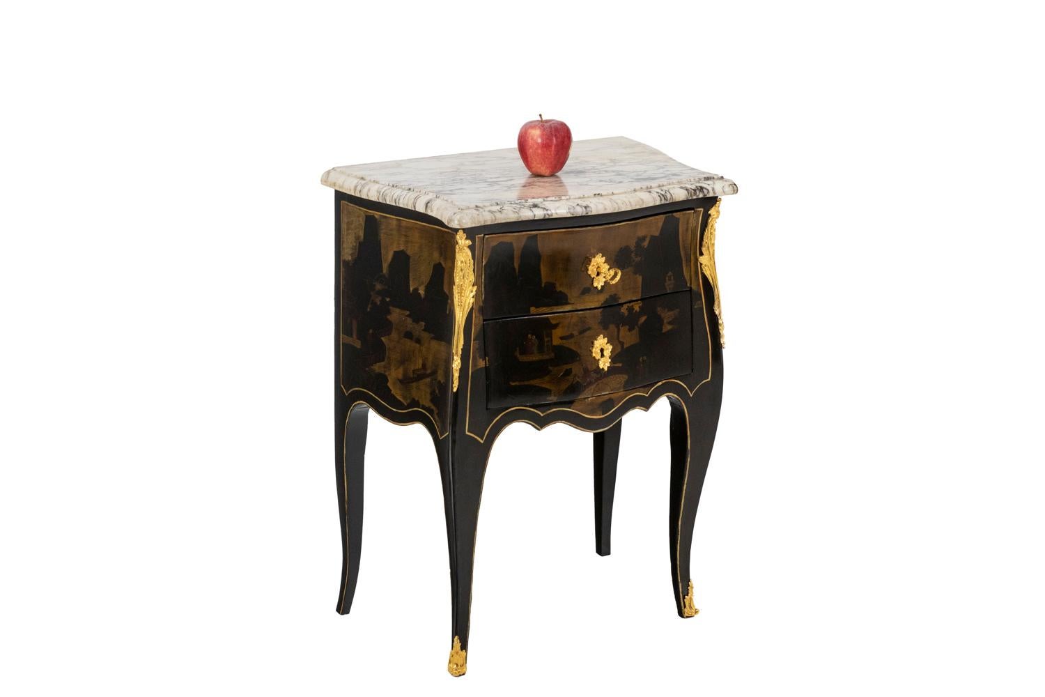 Louis XV Style Living Room Table in Chinese Lacquer, circa 1880 For Sale 9