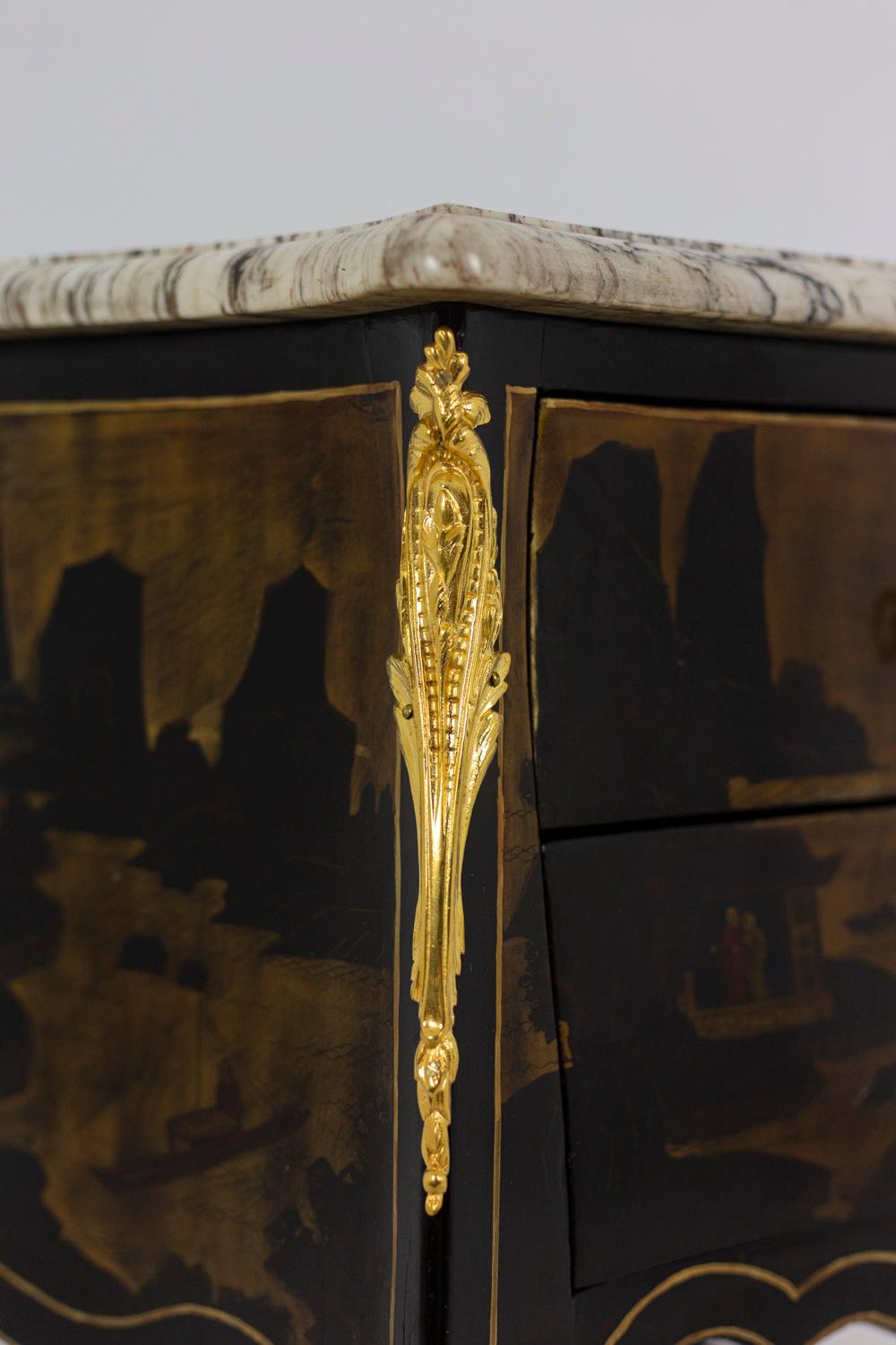Louis XV Style Living Room Table in Chinese Lacquer, circa 1880 For Sale 3
