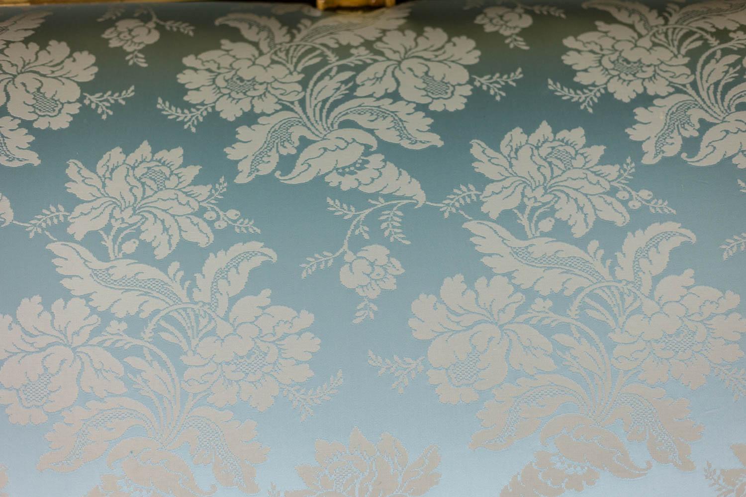 salon de style Louis XV avec cadre en bois doré. Circa 1880. en vente 7