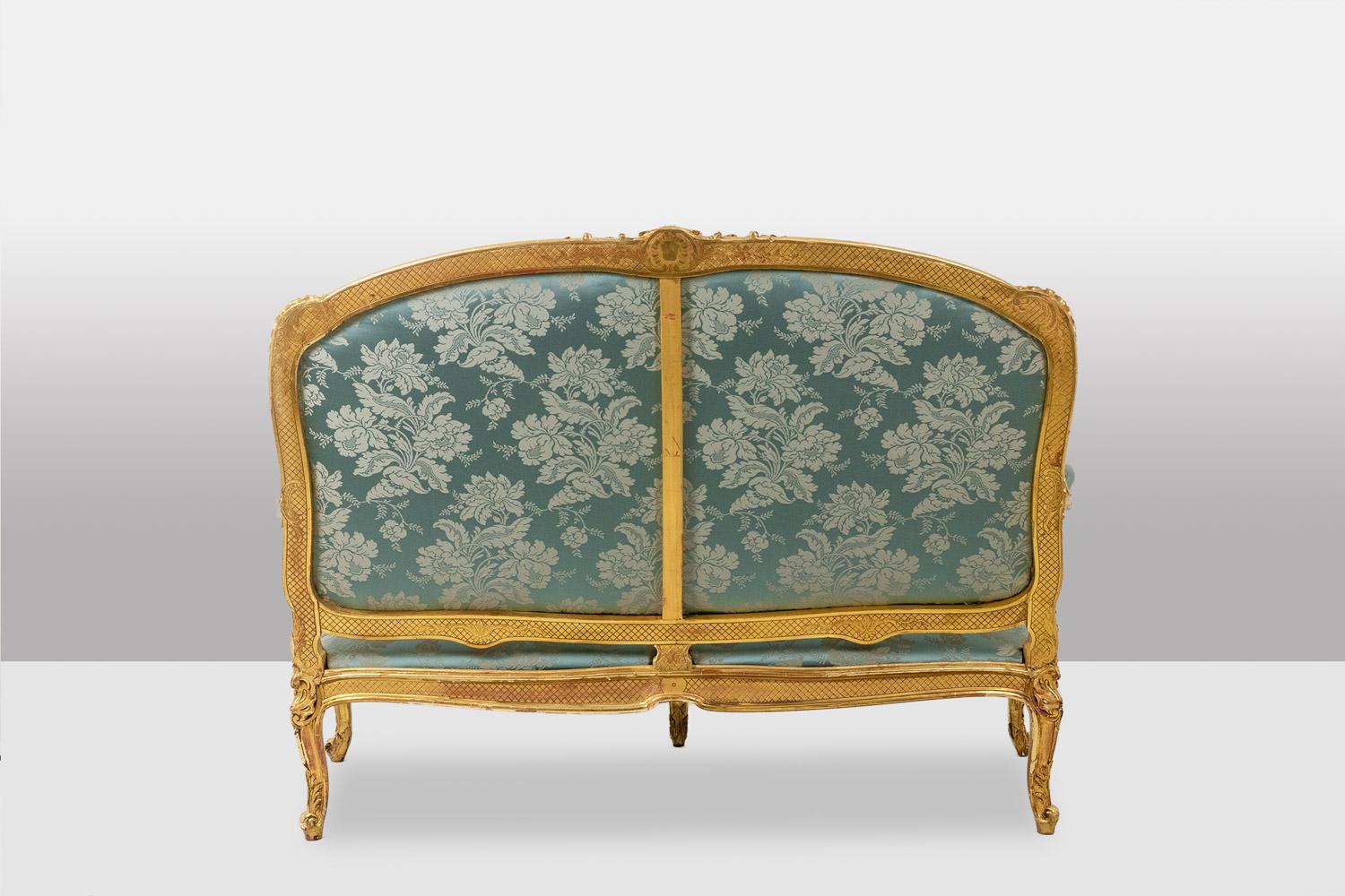 XIXe siècle salon de style Louis XV avec cadre en bois doré. Circa 1880. en vente
