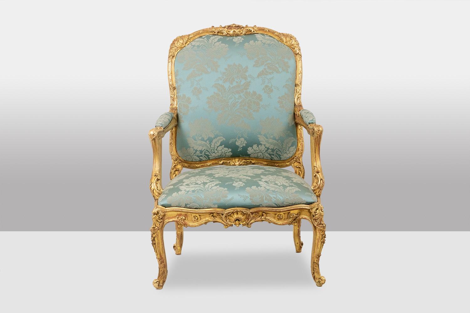 Bois salon de style Louis XV avec cadre en bois doré. Circa 1880. en vente