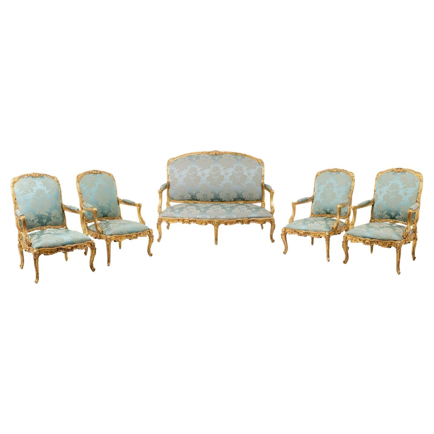 Salón de estilo Luis XV con marco de madera dorada. Alrededor de 1880.