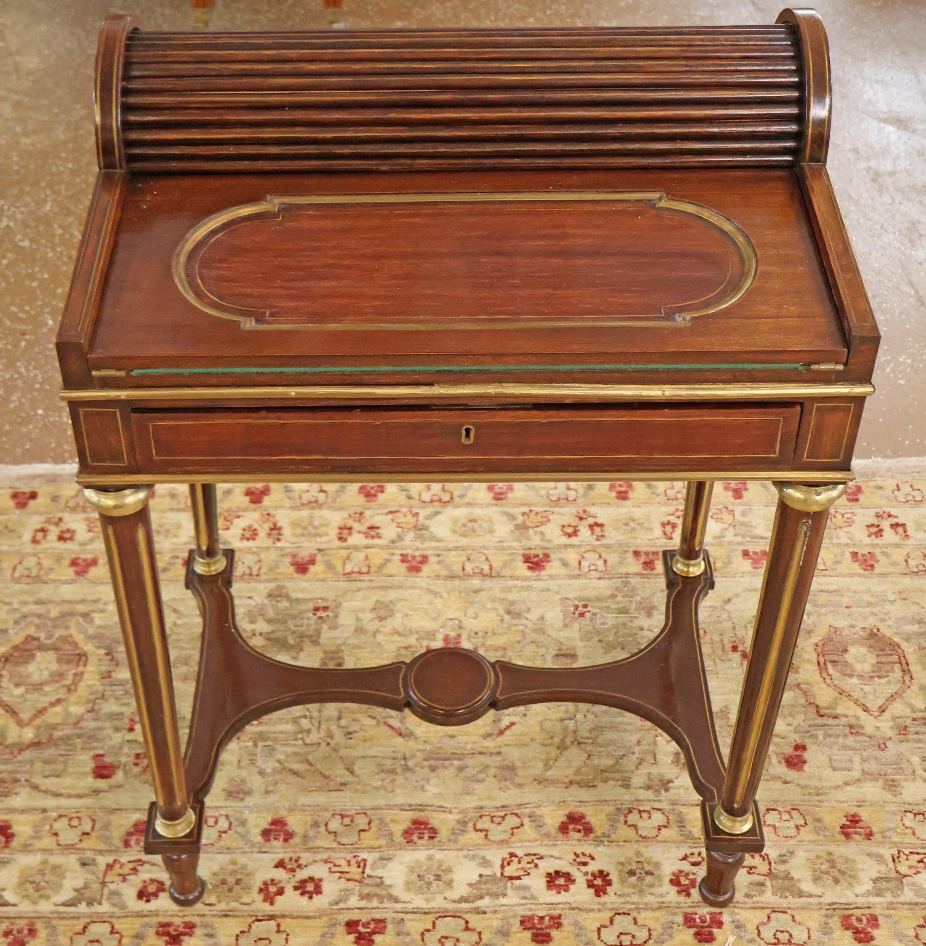 ​Louis XV Style Mahogany Cylinder Desk Ladies Desk Manner of Sormani / Kreiger

Dimensions : 26