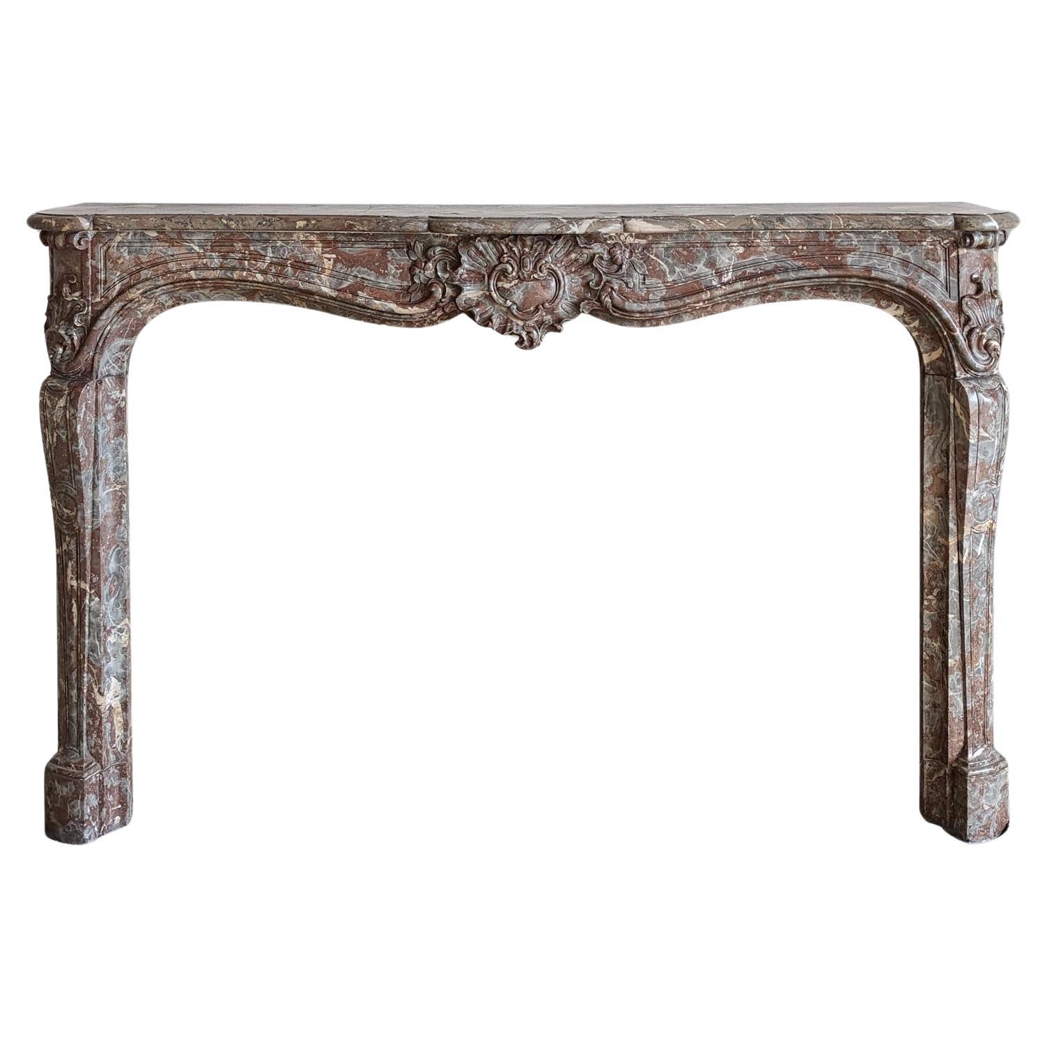 Cheminée de style Louis XV en marbre Rouge Royal, 18ème siècle