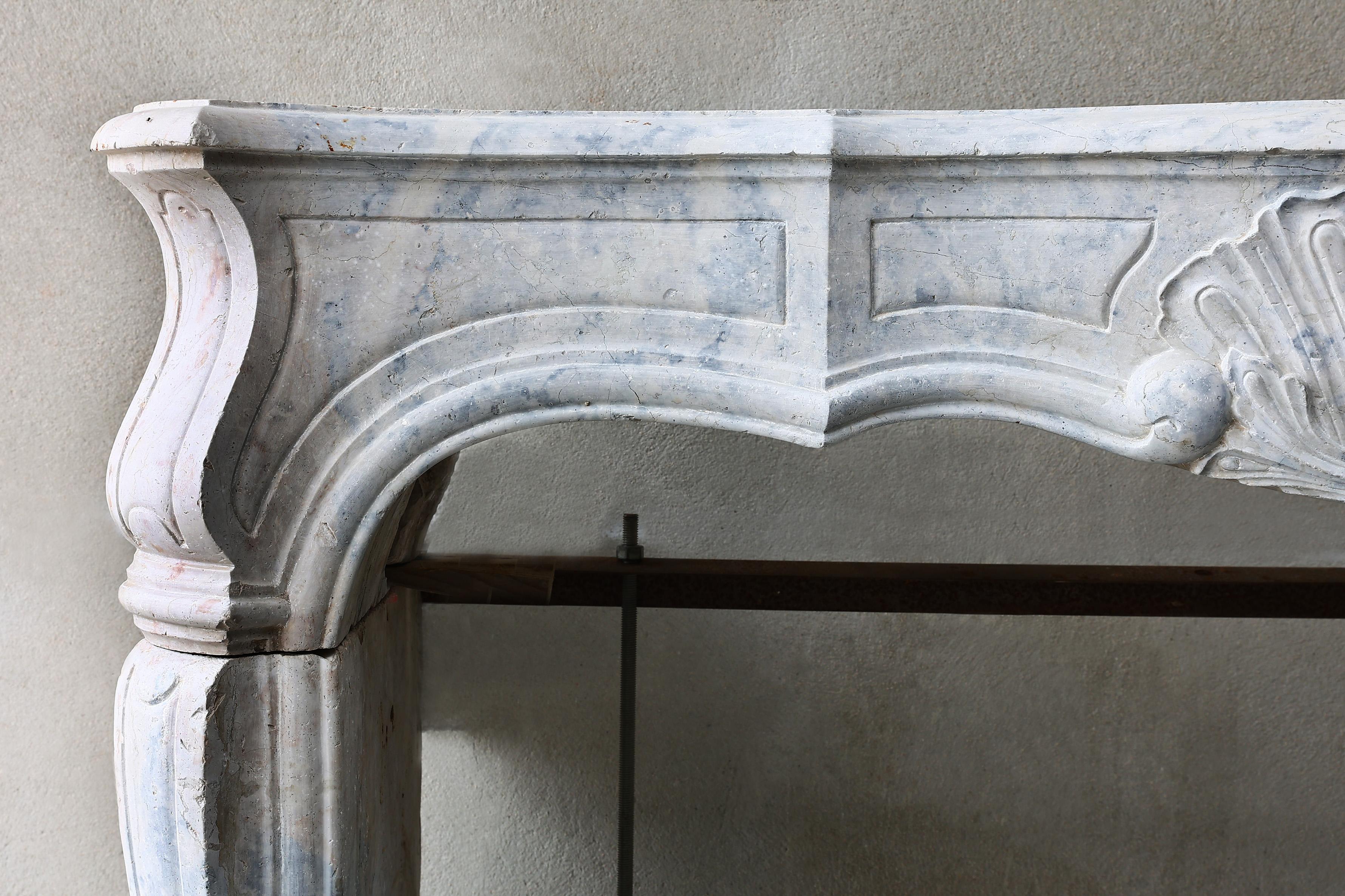 Louis XV Style Mantle Surround of Solid Marble from the 19th Century For Sale 1