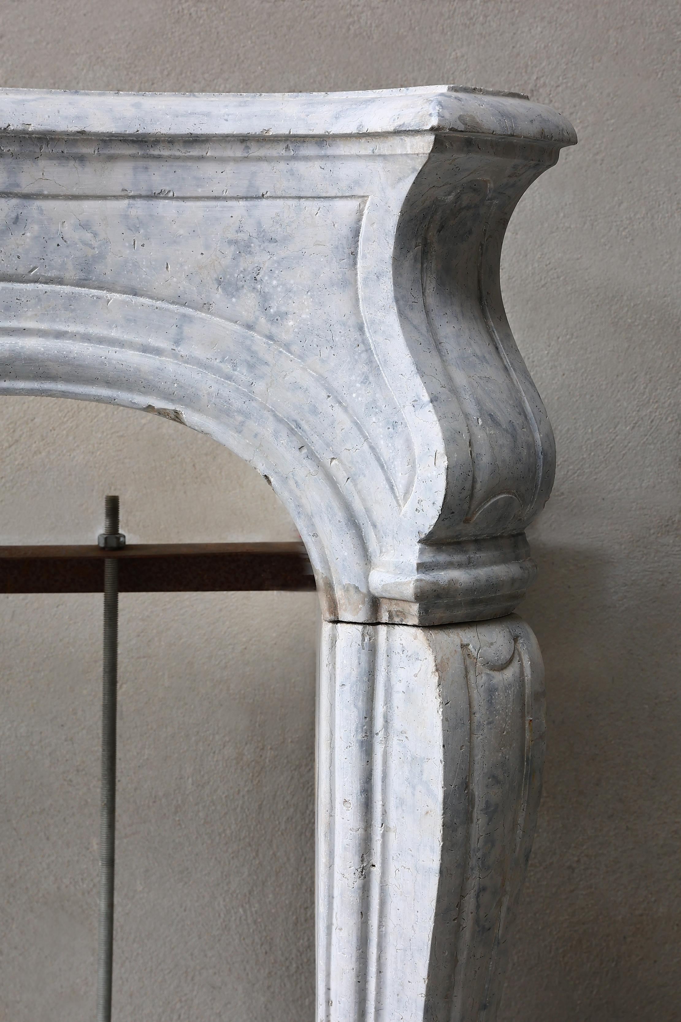 Louis XV Style Mantle Surround of Solid Marble from the 19th Century For Sale 3