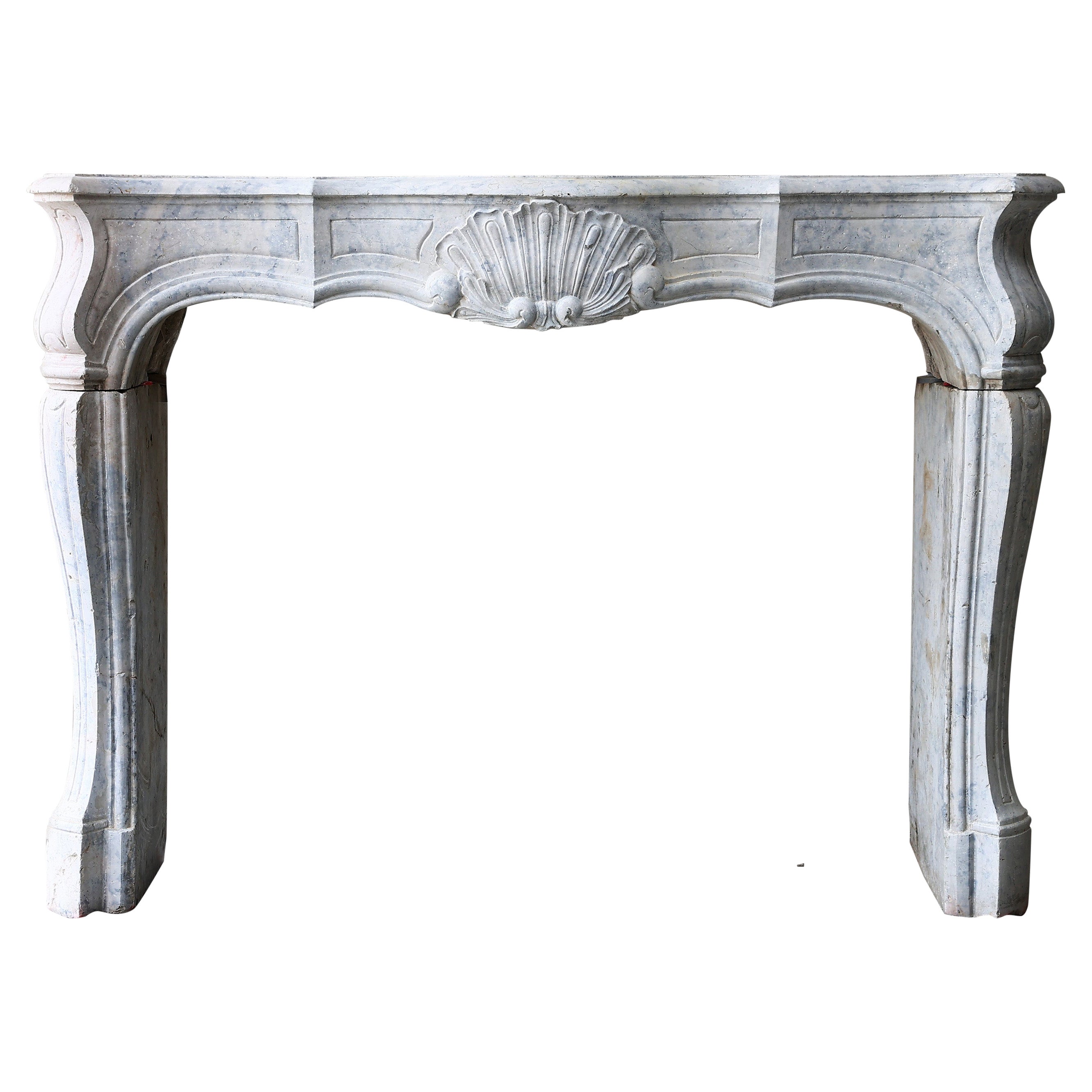 Cornice da camino in marmo massiccio in stile Luigi XV del XIX secolo in vendita