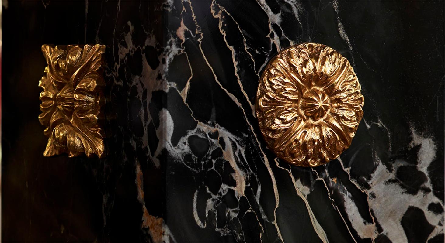 Italiano Obelisco in marmo e bronzo dorato in stile Luigi XV di Gherardo Degli Albizzi in vendita