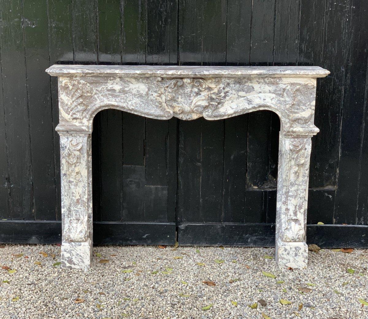 Louis XV Style Marble Mantel In Excellent Condition In Honnelles, WHT