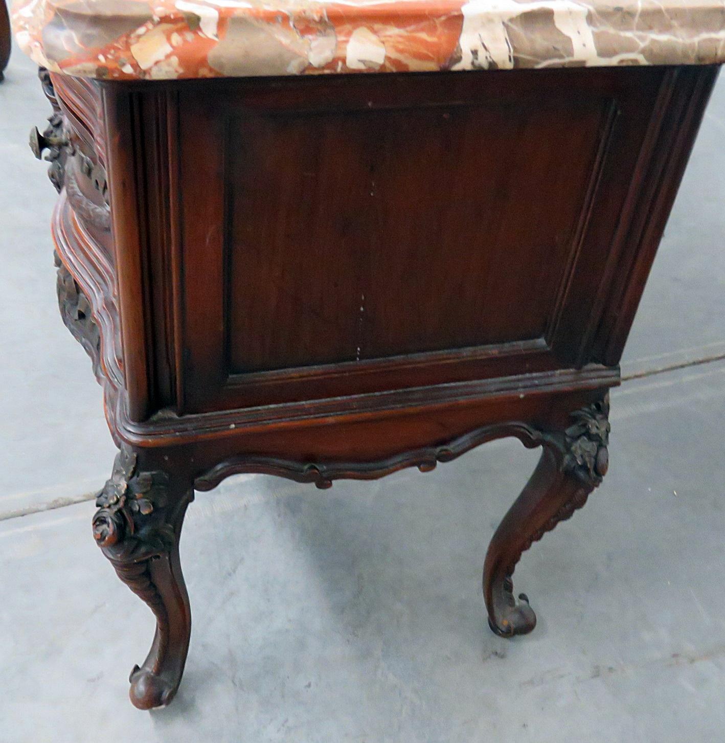Louis XV Style Marble-Top End Tables (Französisch)