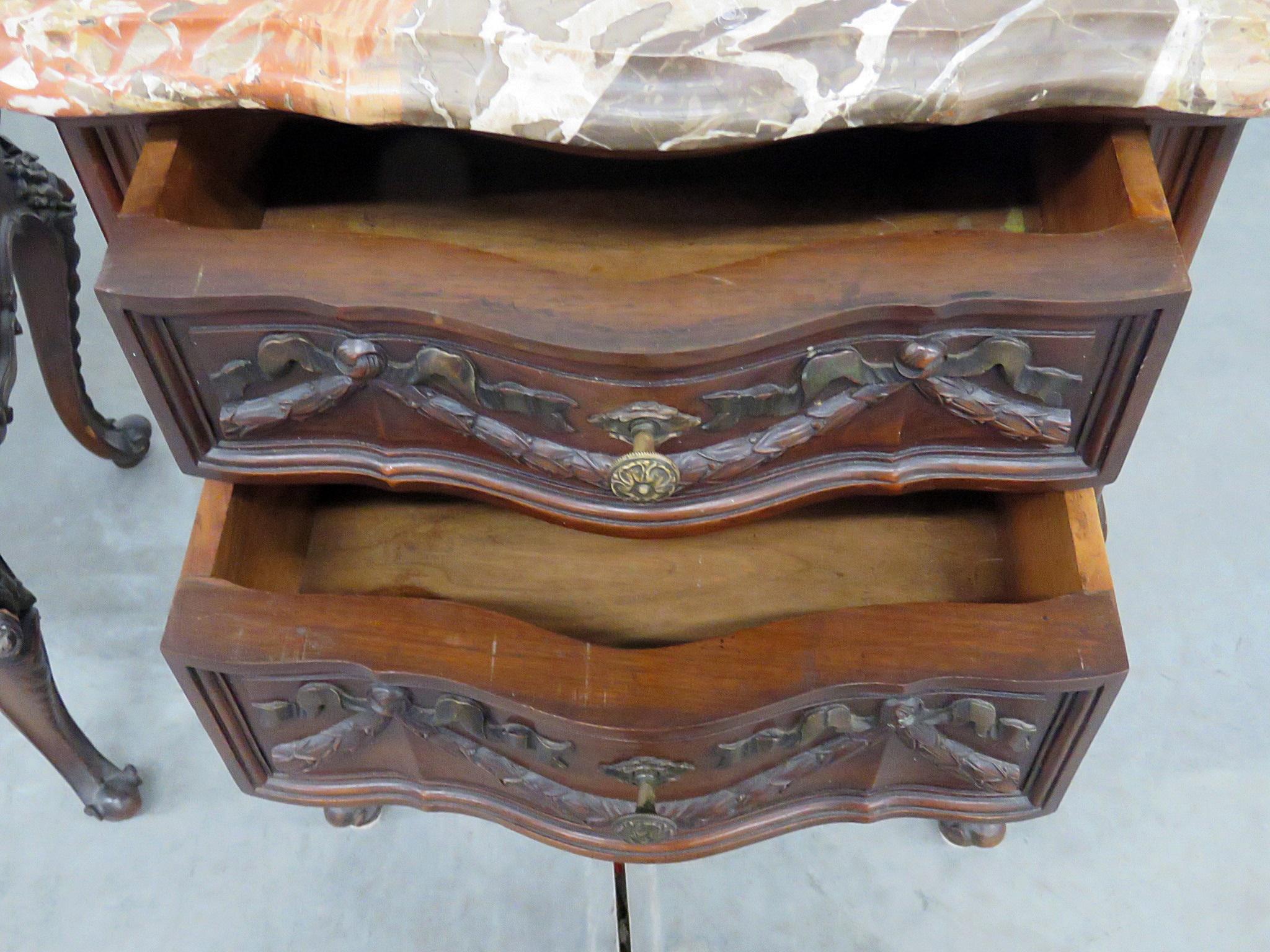 Louis XV Style Marble-Top End Tables (Marmor)