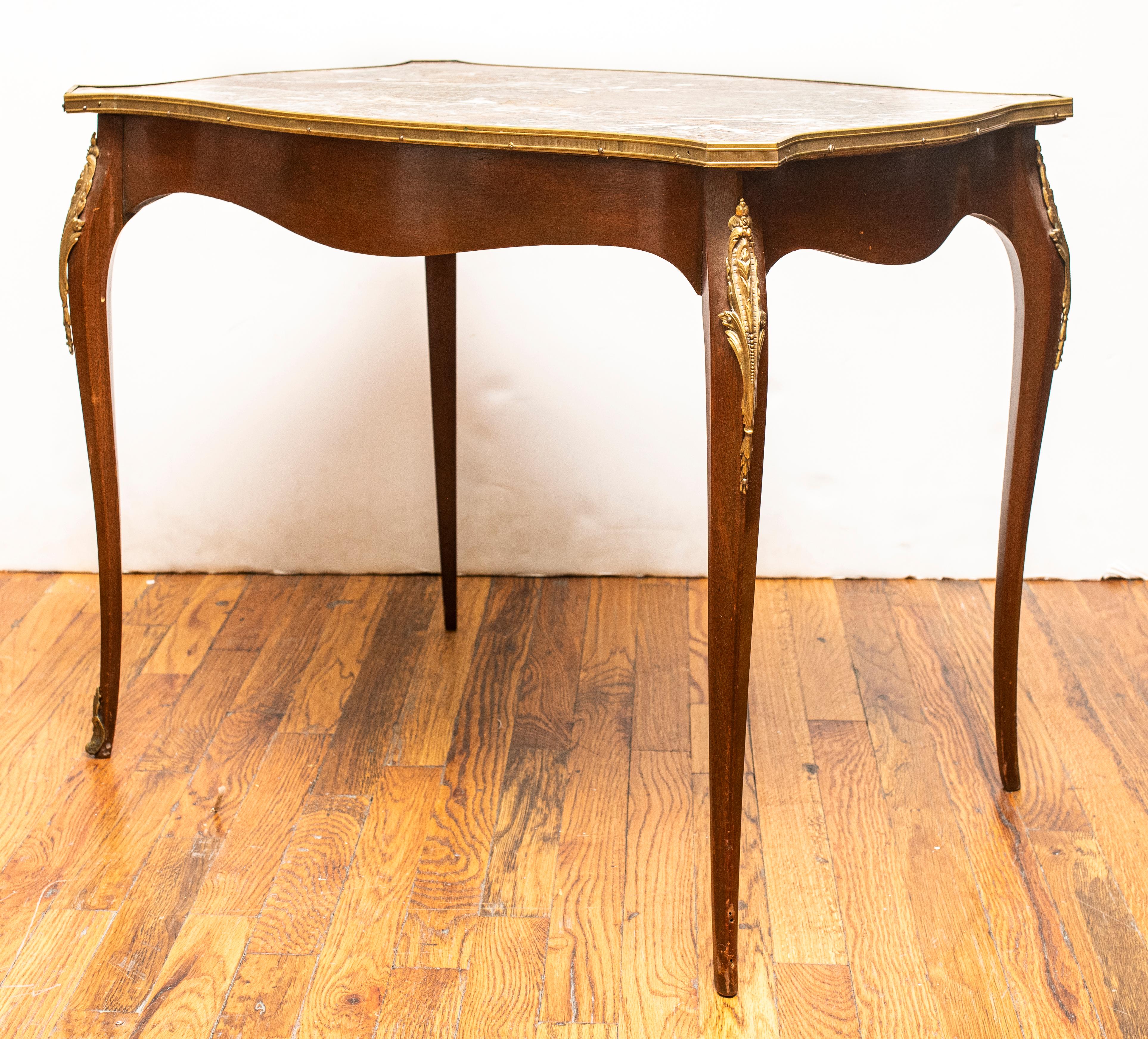 Louis XV Style Marble Top Side Table In Good Condition For Sale In New York, NY