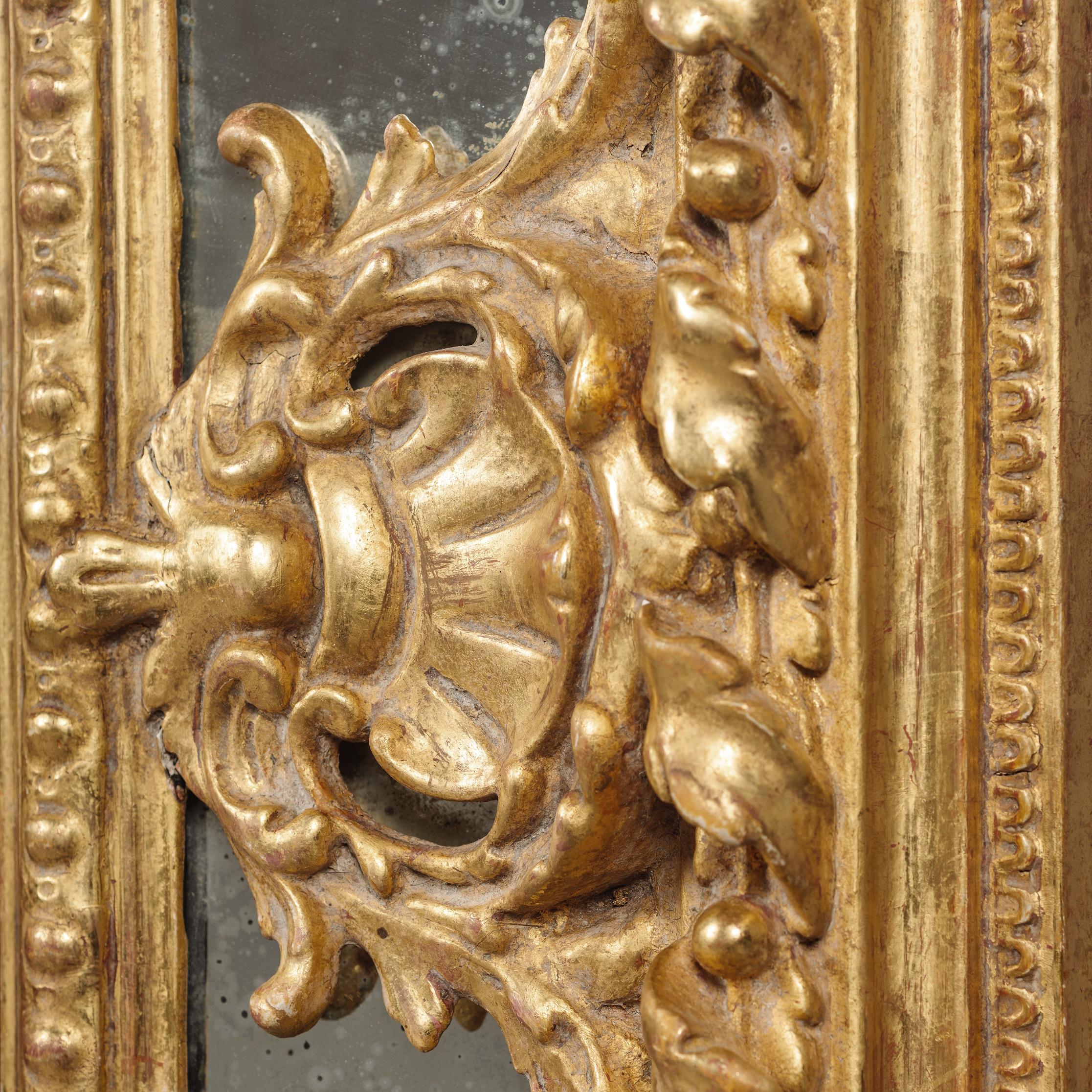 Specchio in legno dorato con cornice marginale in stile Luigi XV In condizioni buone in vendita a Brighton, West Sussex