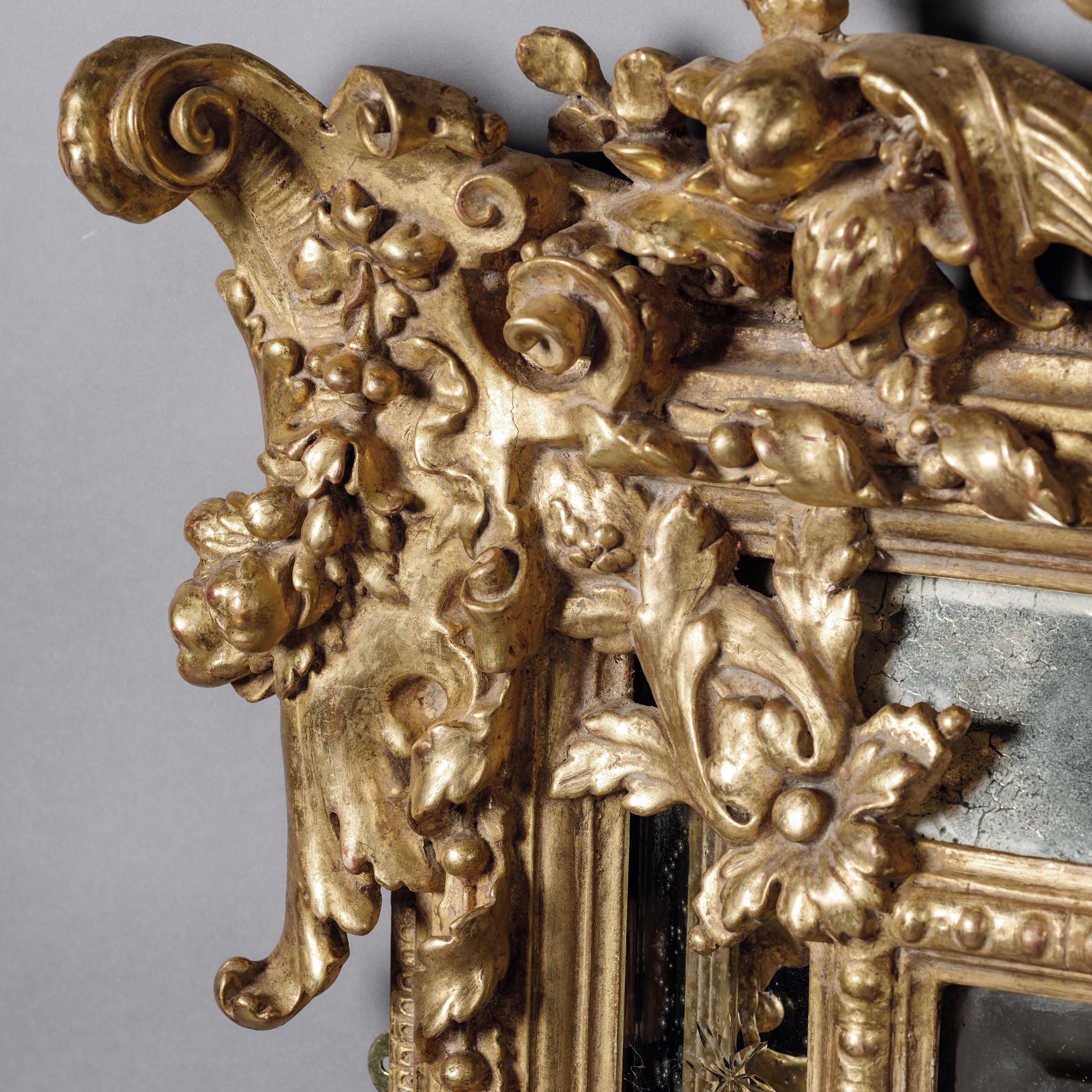 Spiegel aus Giltholz im Louis-XV-Stil mit Randeinfassung (19. Jahrhundert) im Angebot