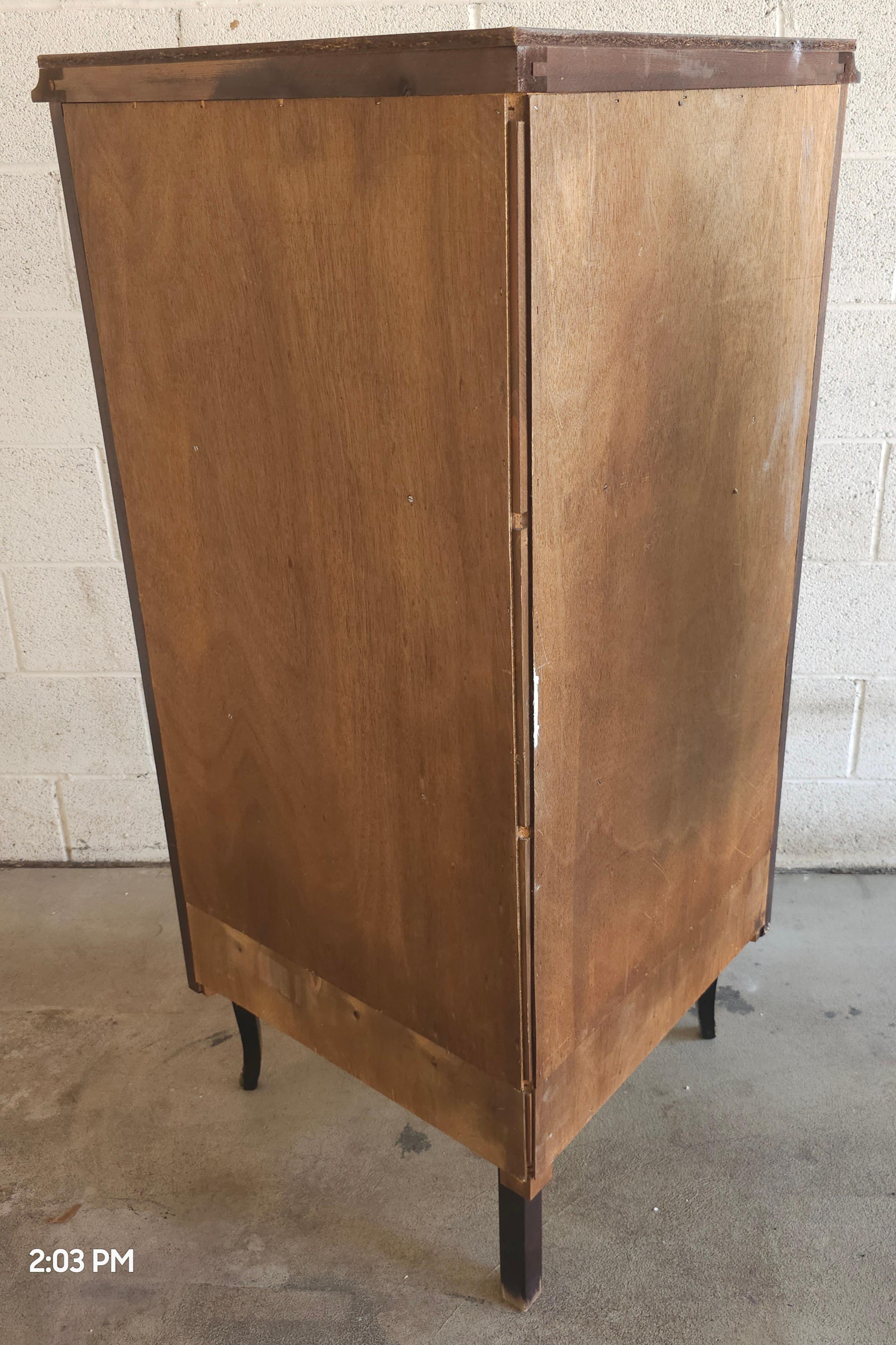 Armoire d'angle en marqueterie et parqueterie de bois de roi et de satin de style Louis XV en vente 8