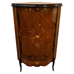 Credenza angolare in stile Luigi XV con intarsio e parquet in legno di re e raso