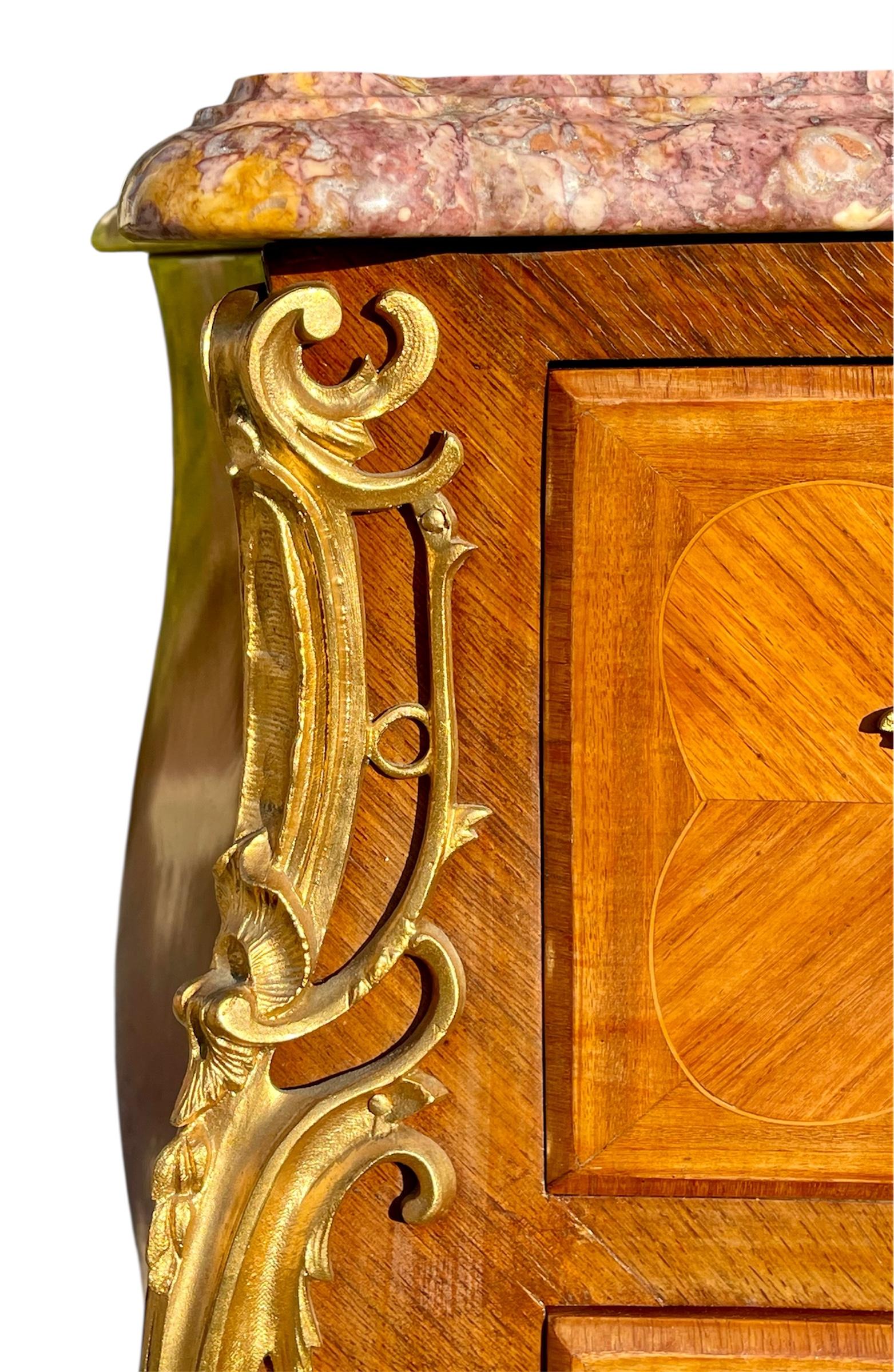 Louis XV Style Marquetry Chest Of Drawers In Good Condition For Sale In Beaune, FR