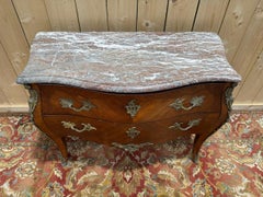 Commode en marqueterie de style Louis XV avec son plateau en marbre du Languedoc, 19e siècle