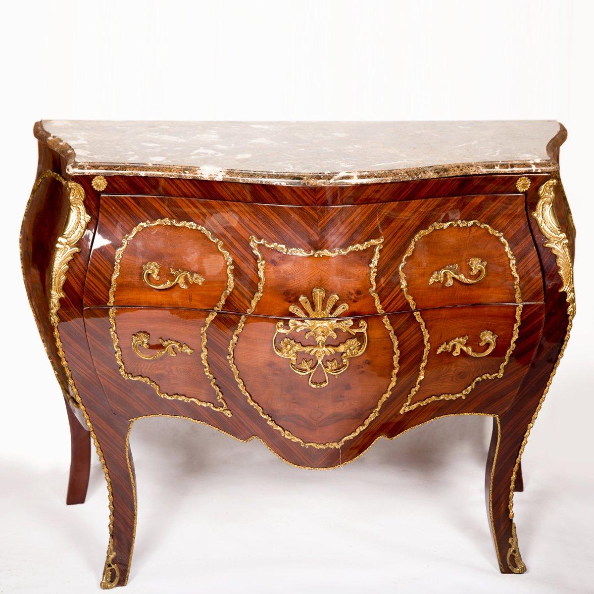 Louis XV Style Marquetry Inlaid Bombe Commode 20th Century In Excellent Condition For Sale In London, GB